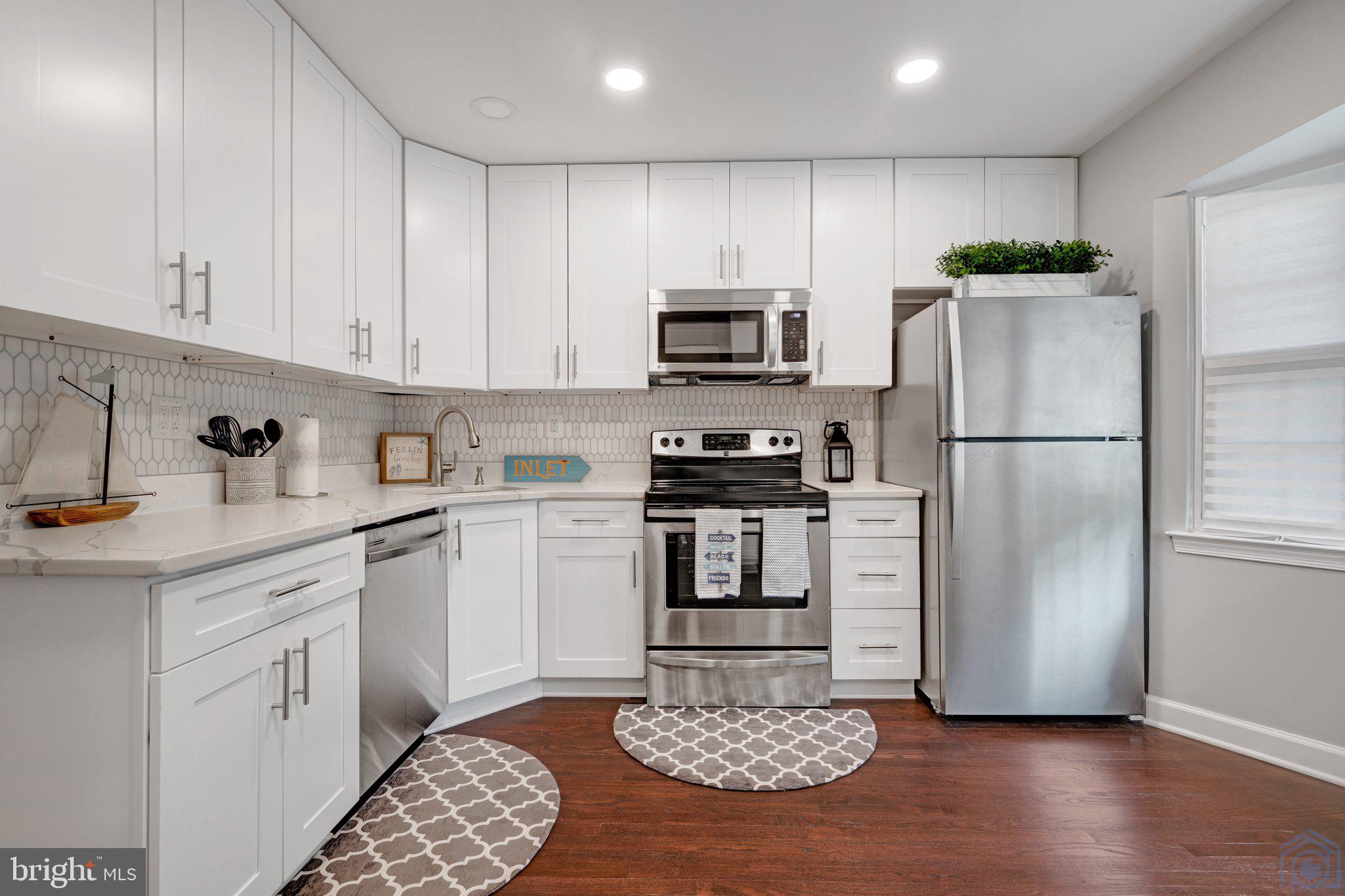 COME SEE THIS BEAUTIFUL NEWLY REMODELED END-UNIT TOWNHOUSE! FENCED-IN YARD AND PET-FRIENDLY CASE BY CASE. BLUE RIBBON SCHOOL DISTRICT AND JUST 3 MINUTES FROM SHOPPING SUCH AS WEGMANS, TARGET, MOVIE THEATRE & RESTAURANTS! WASHER AND DRYER IN UNIT WITH HARDWOOD FLOORING AND MODERN BATHROOMS. CREDIT SCORE 650 MINIMUM AND/ EVERY ADULT OVER 18 YEARS OF AGE MUST APPLY/$50 EACH,PETS CASE BY CASE.