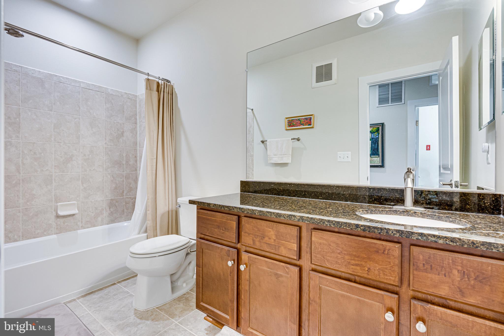 POTOMAC YARD CONDOMINIUM - Residential Lease