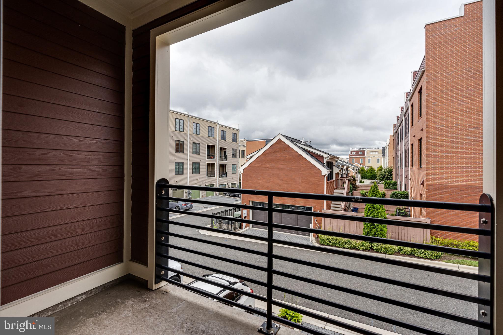 POTOMAC YARD CONDOMINIUM - Residential Lease