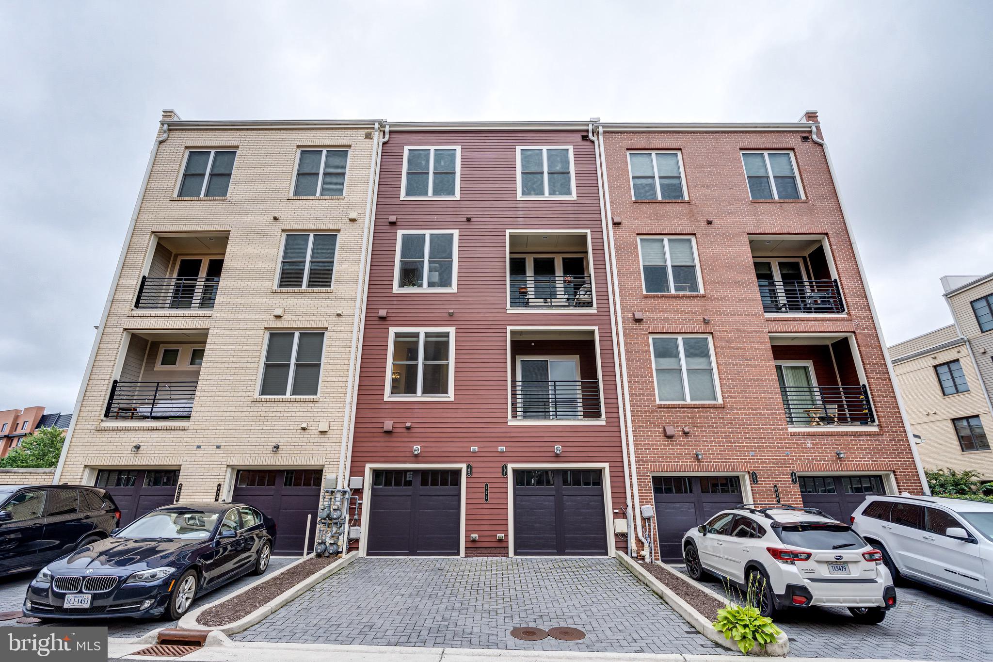 POTOMAC YARD CONDOMINIUM - Residential Lease
