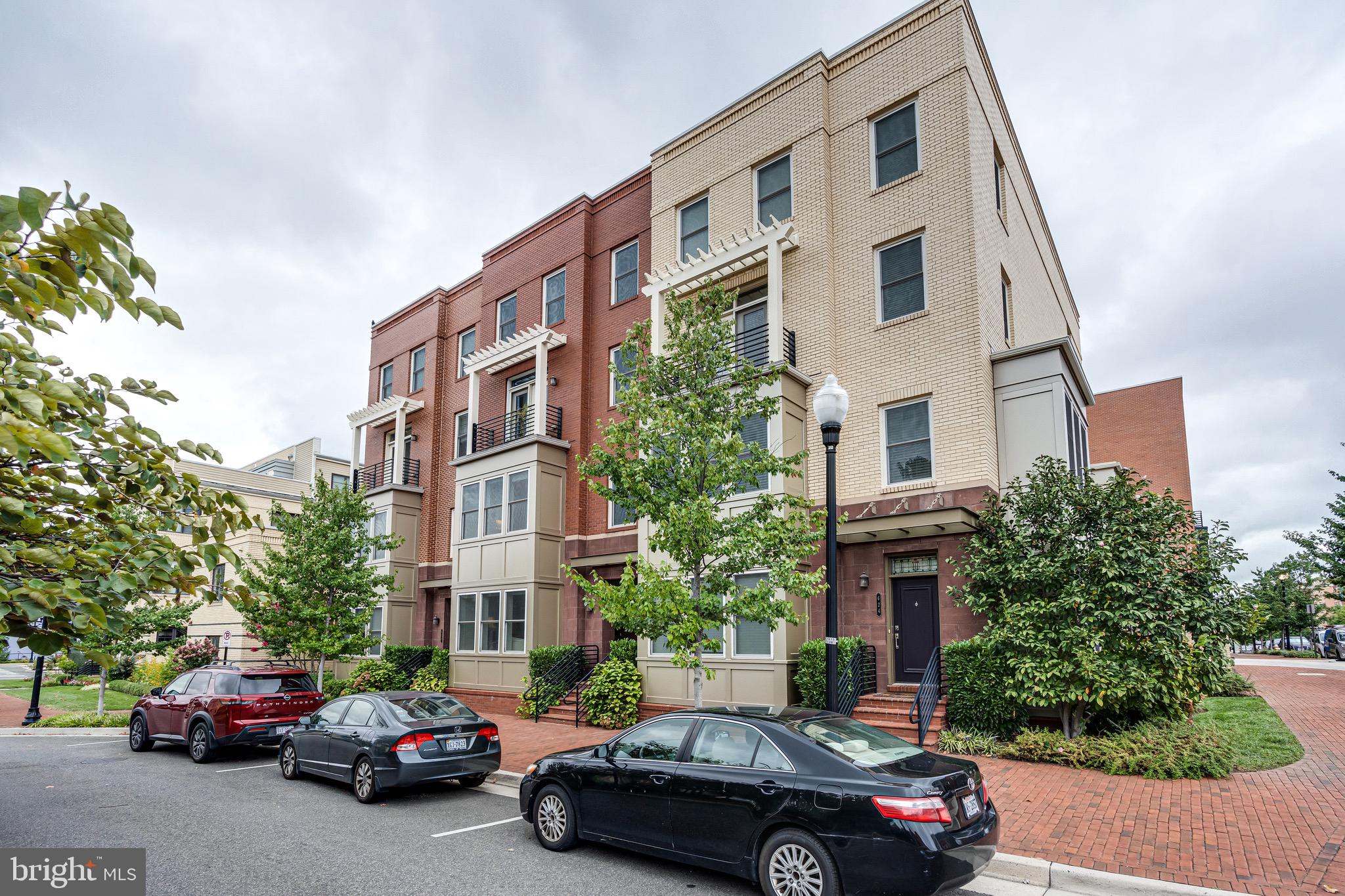 POTOMAC YARD CONDOMINIUM - Residential Lease