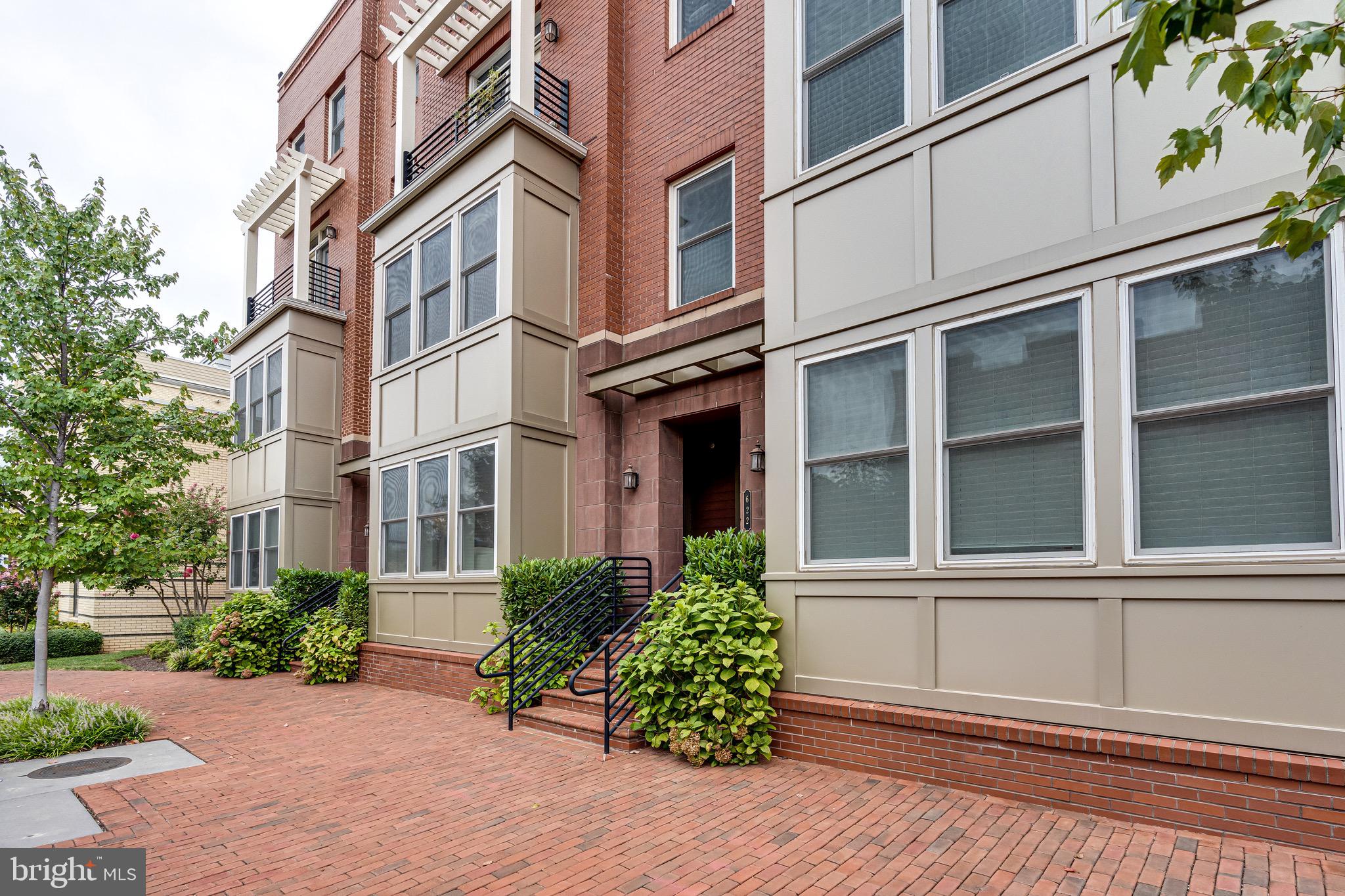 POTOMAC YARD CONDOMINIUM - Residential Lease