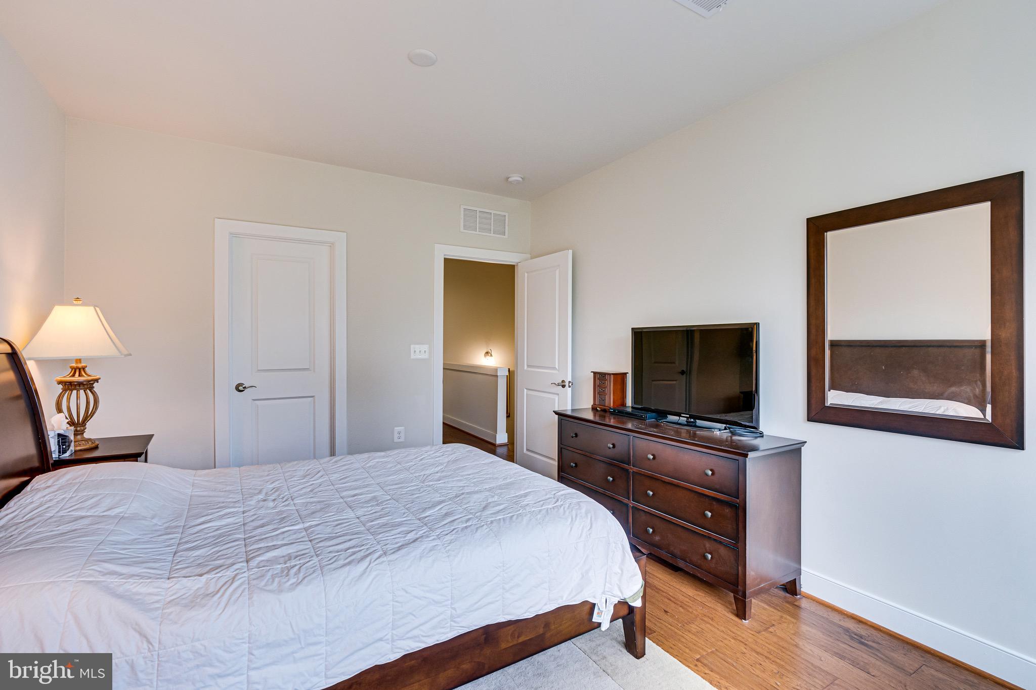 POTOMAC YARD CONDOMINIUM - Residential Lease