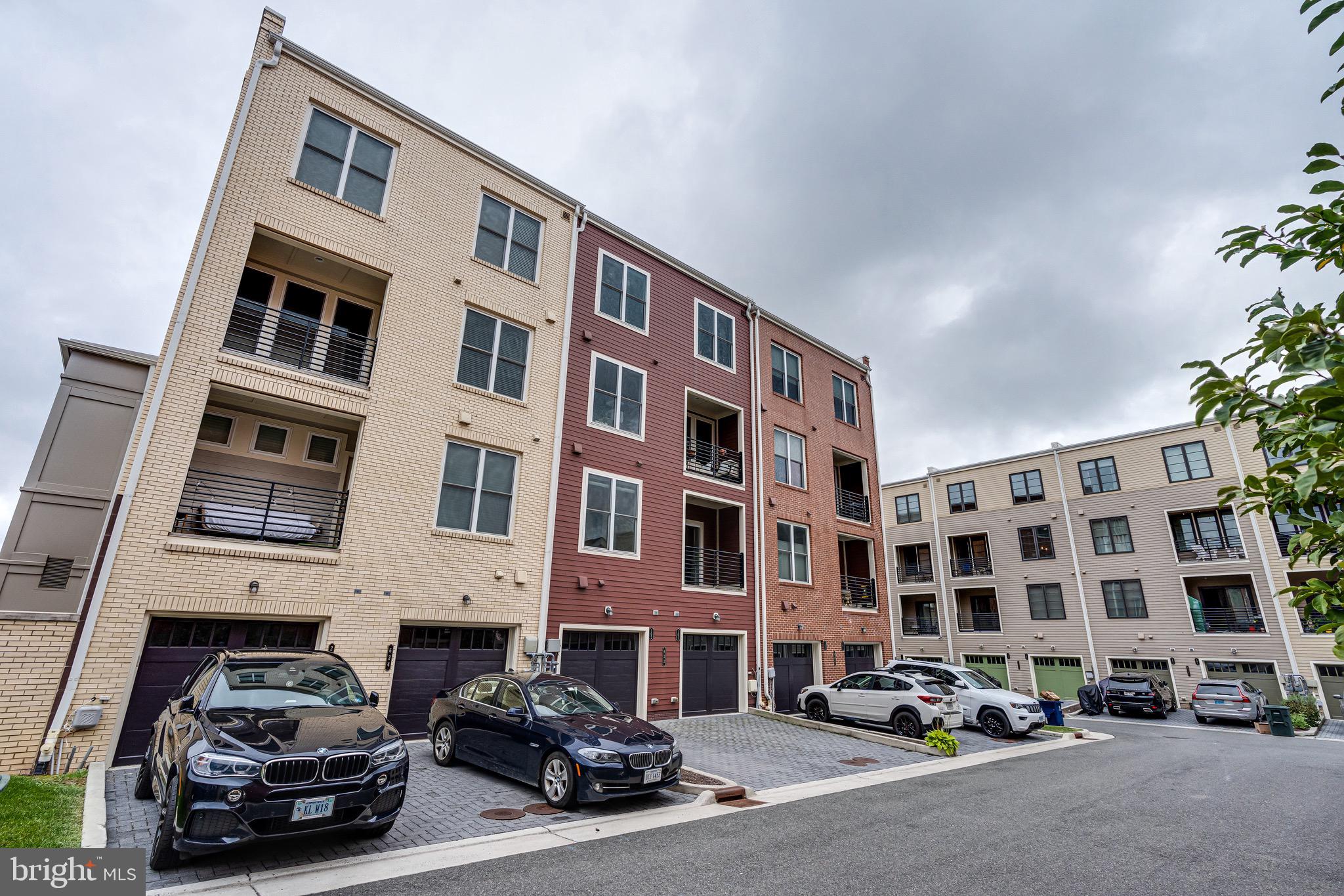 POTOMAC YARD CONDOMINIUM - Residential Lease