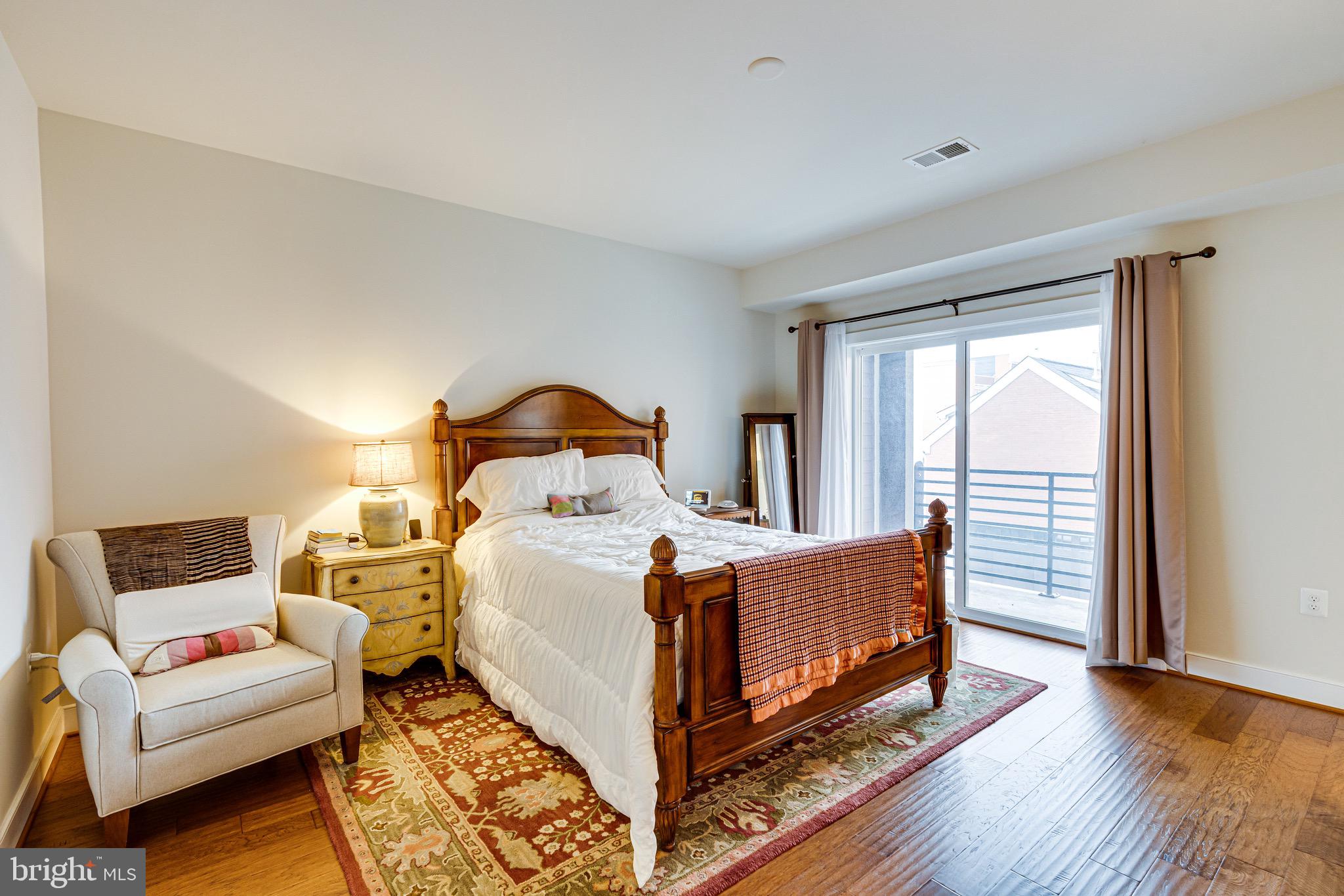 POTOMAC YARD CONDOMINIUM - Residential Lease