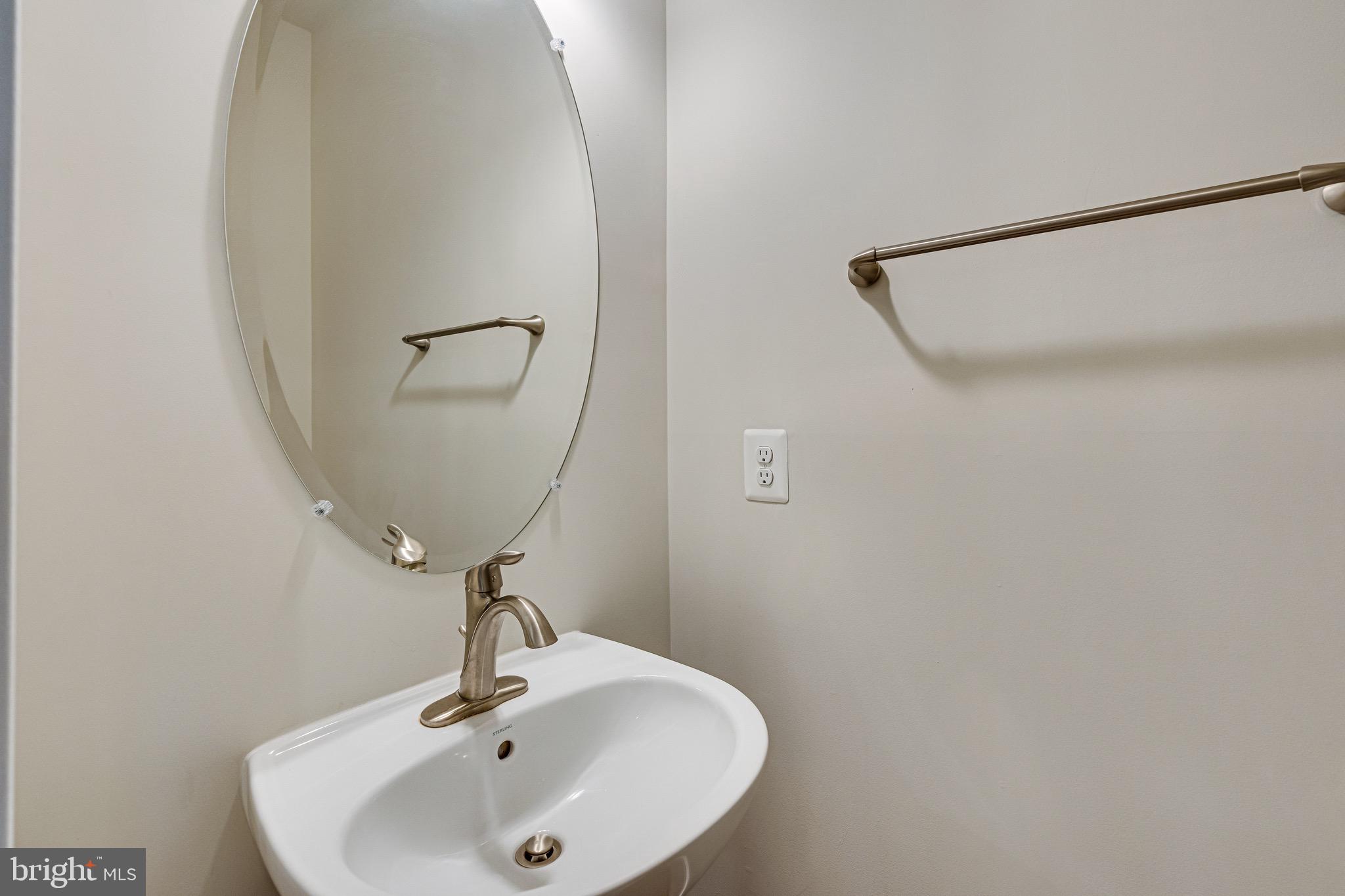 POTOMAC YARD CONDOMINIUM - Residential Lease