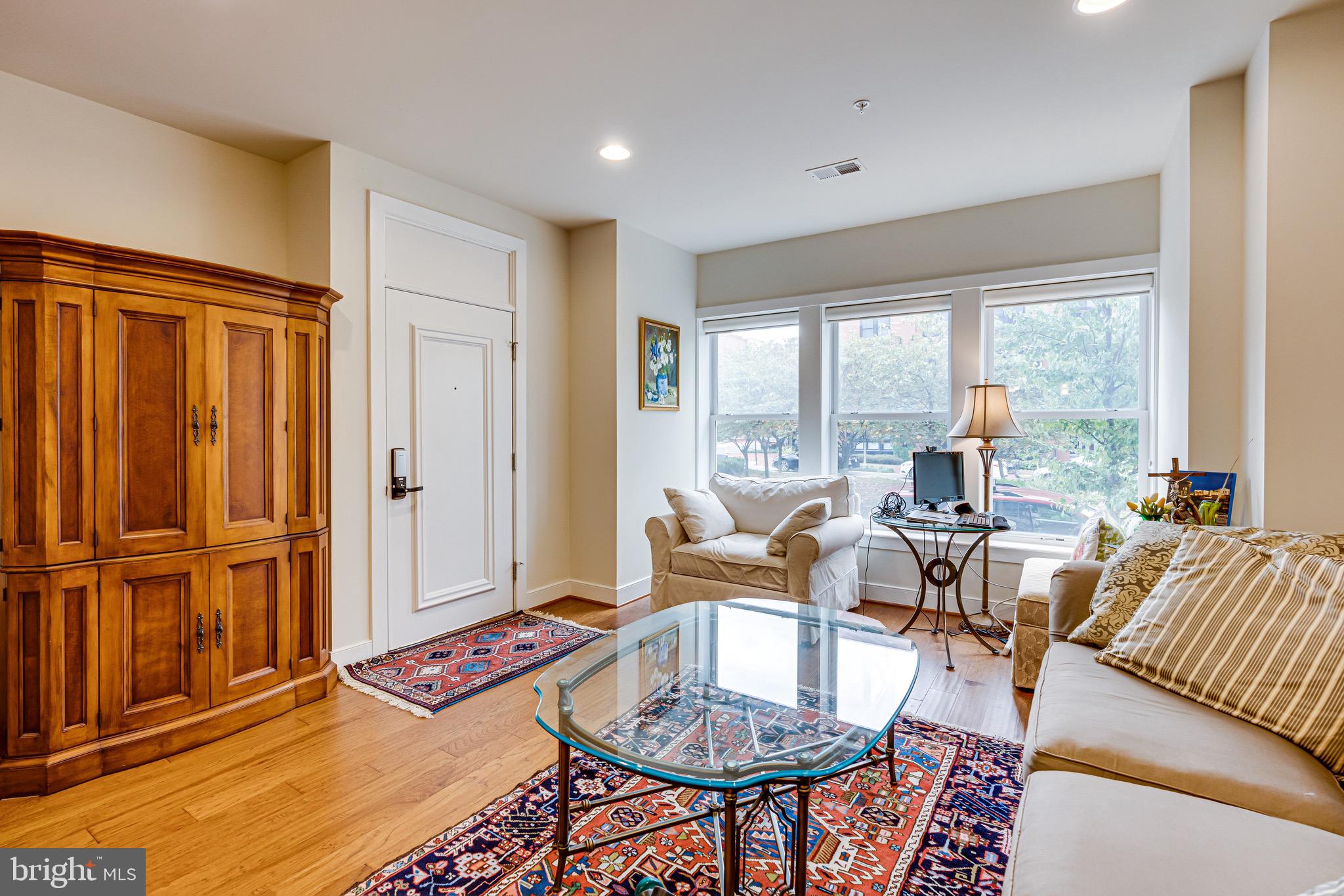 POTOMAC YARD CONDOMINIUM - Residential Lease