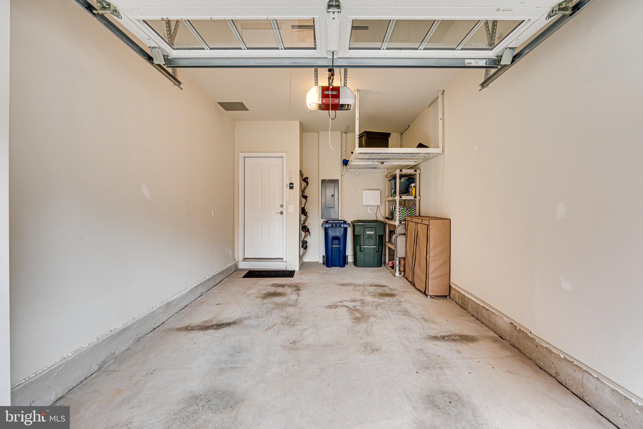 POTOMAC YARD CONDOMINIUM - Residential Lease