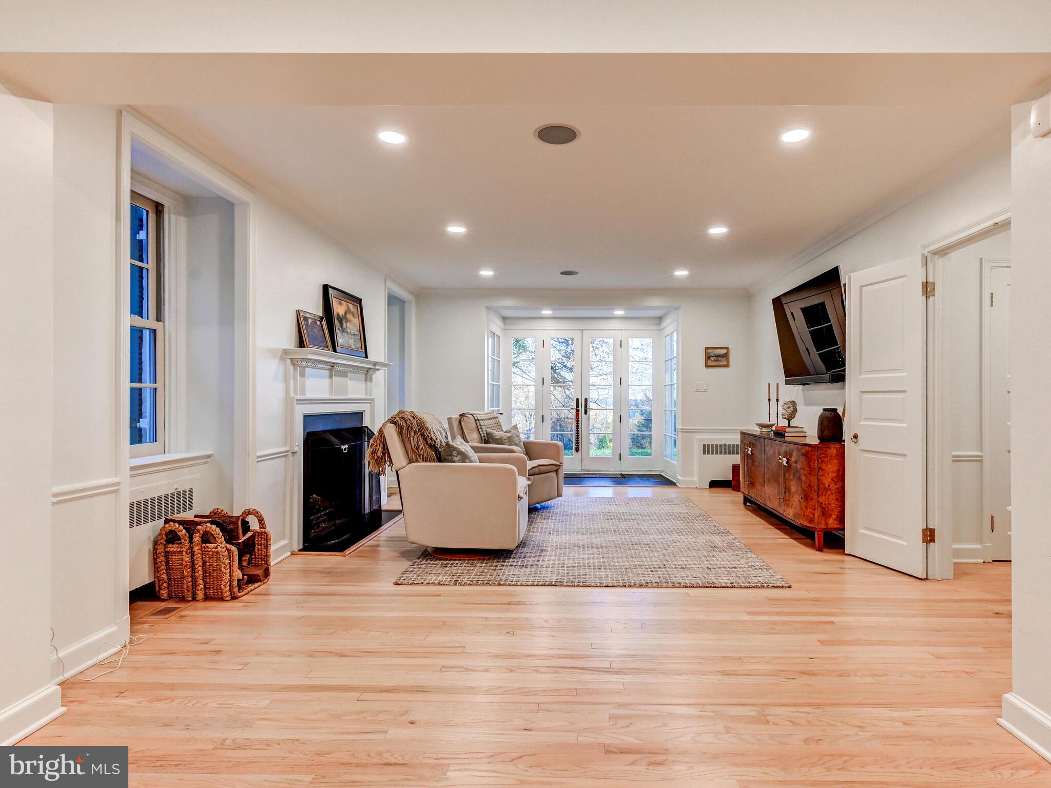 FALLS ROAD CORRIDOR - Residential