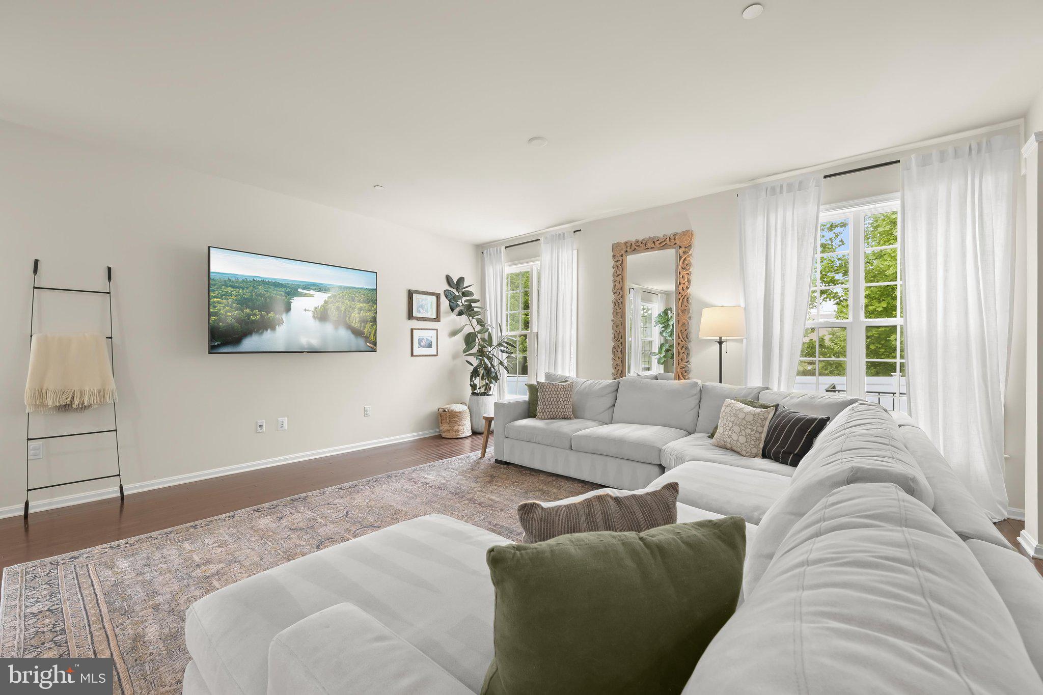 8143 RIDGELY LOOP
