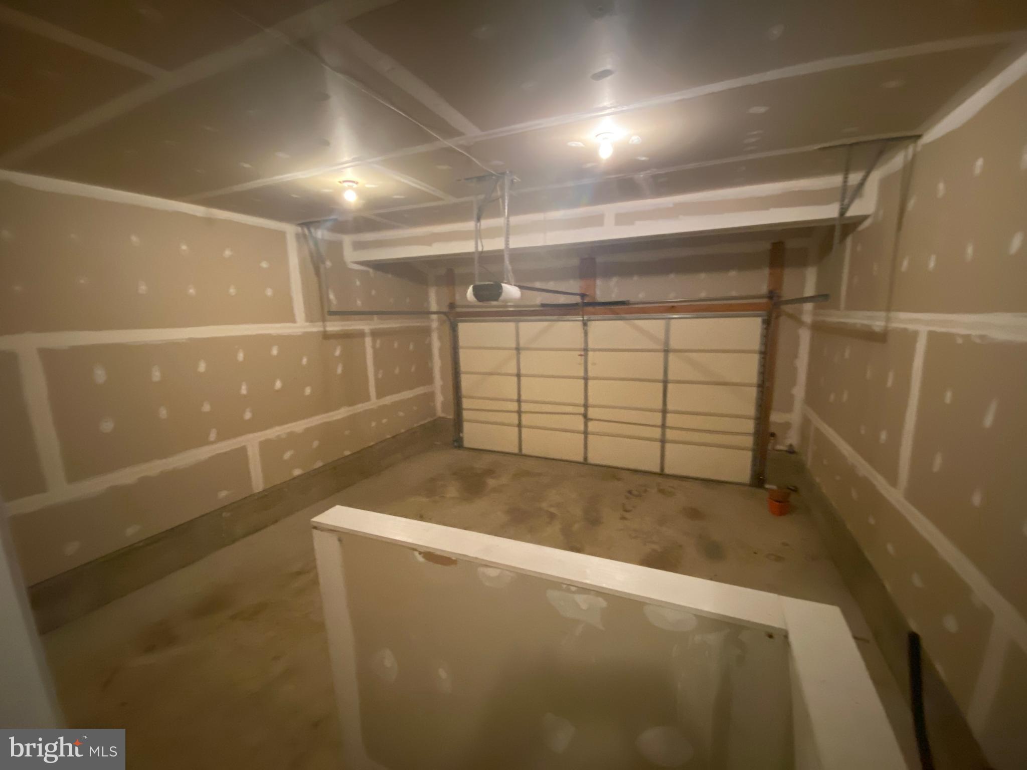 THE FALLS AT LEE'S PARKE - Residential Lease