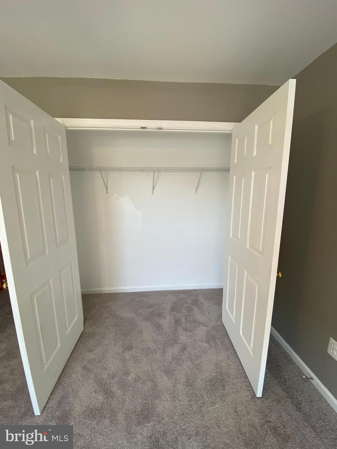 THE FALLS AT LEE'S PARKE - Residential Lease