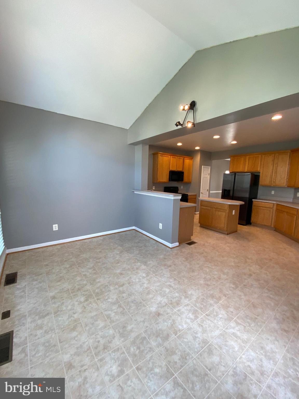 THE FALLS AT LEE'S PARKE - Residential Lease