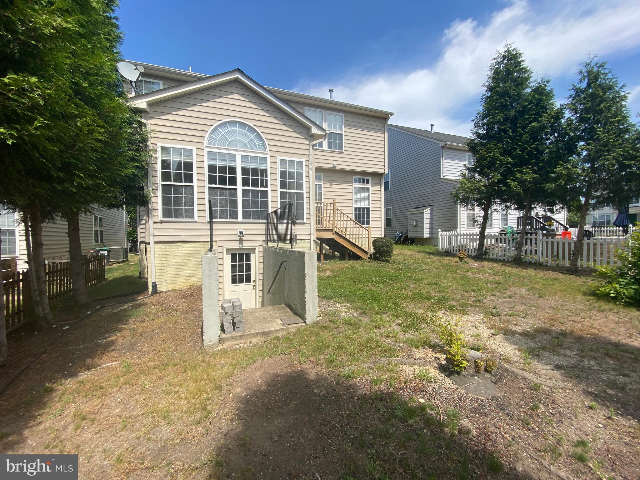 THE FALLS AT LEE'S PARKE - Residential Lease