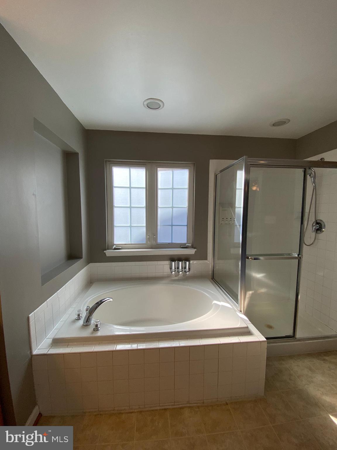 THE FALLS AT LEE'S PARKE - Residential Lease