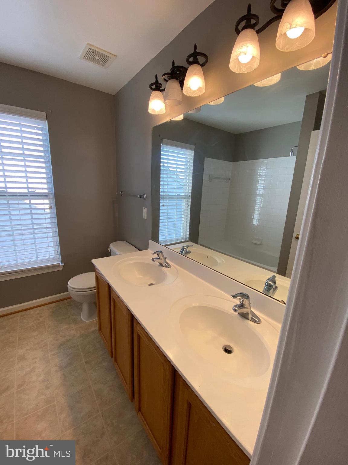 THE FALLS AT LEE'S PARKE - Residential Lease