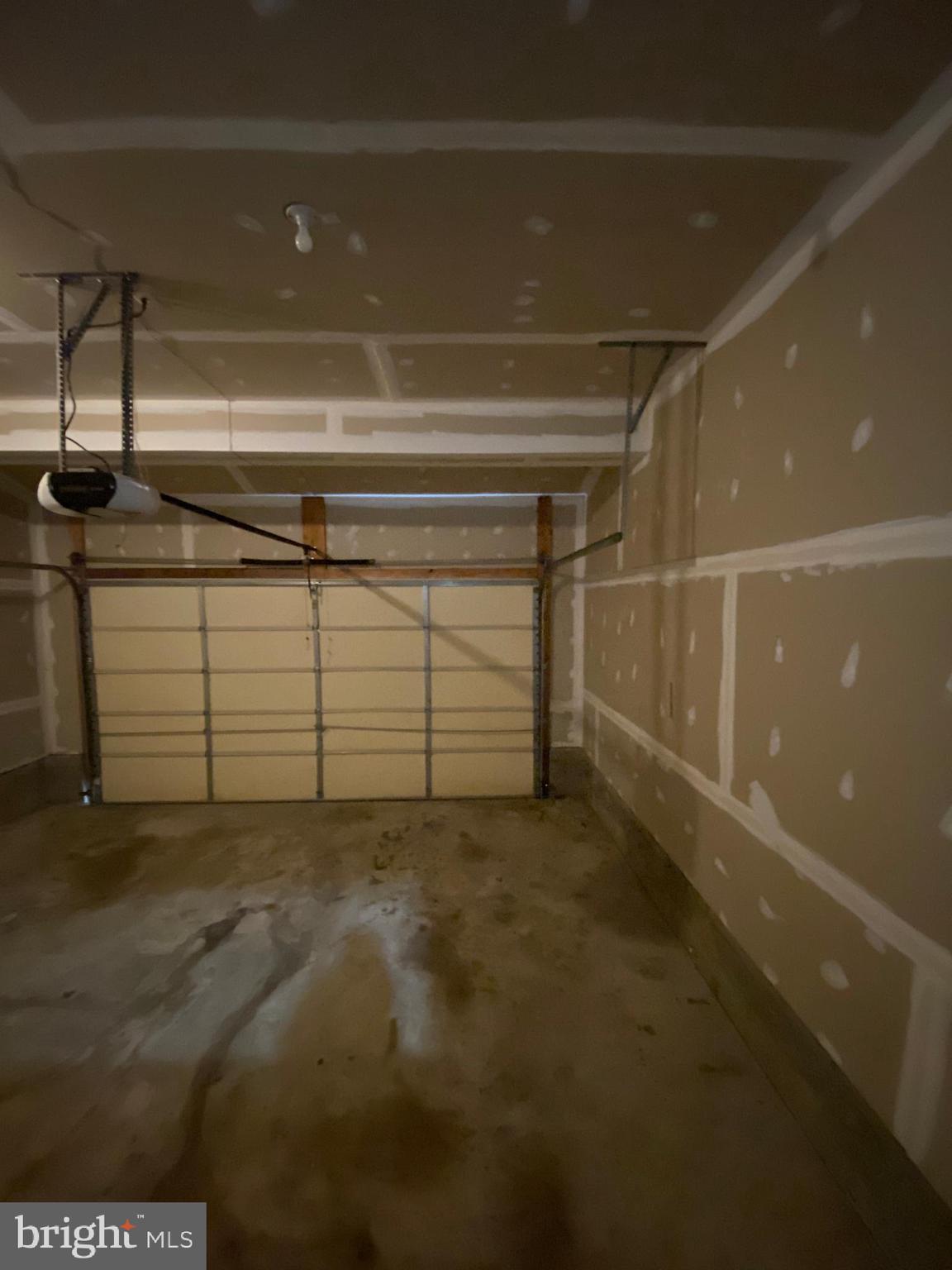 THE FALLS AT LEE'S PARKE - Residential Lease