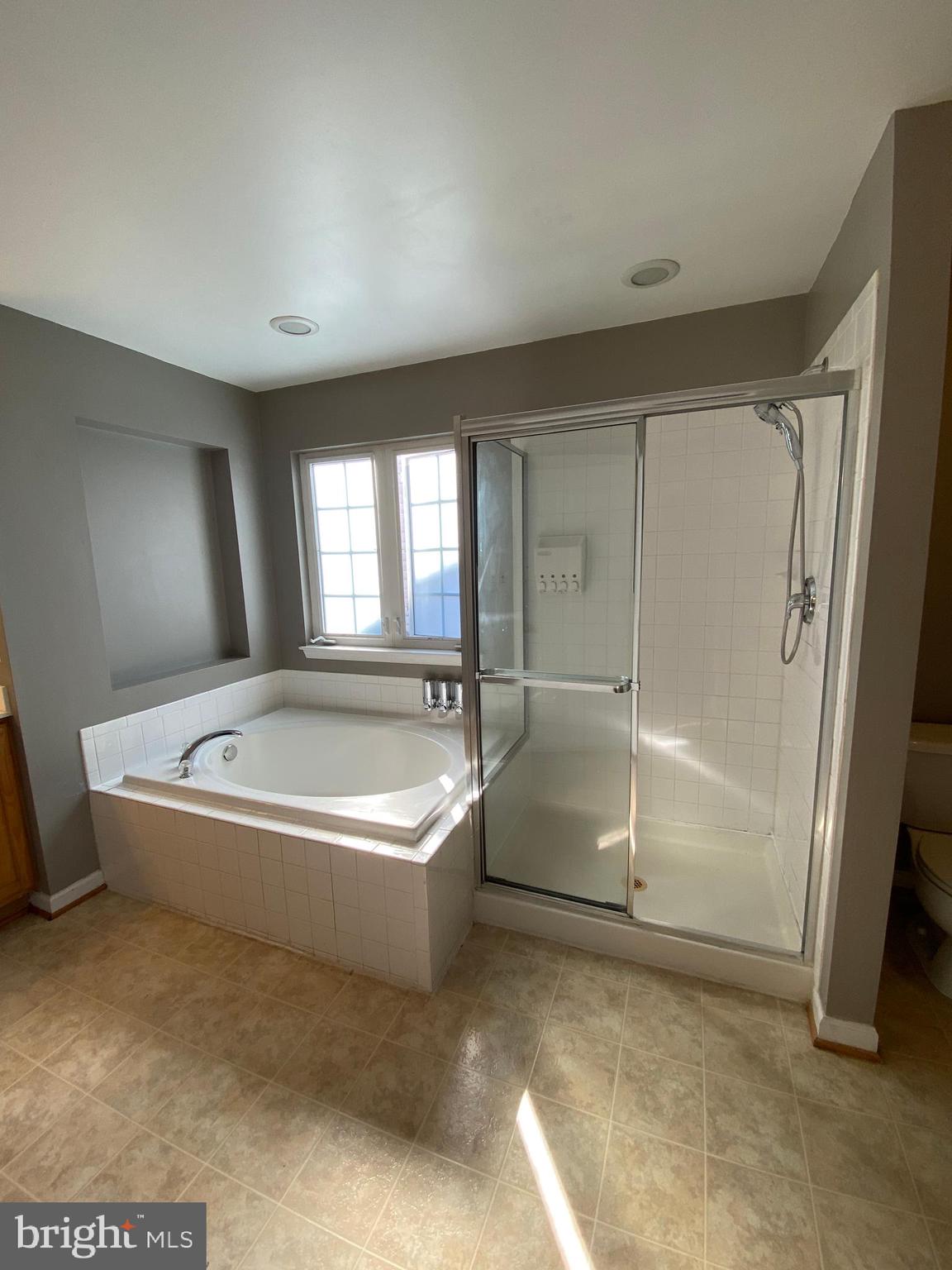 THE FALLS AT LEE'S PARKE - Residential Lease