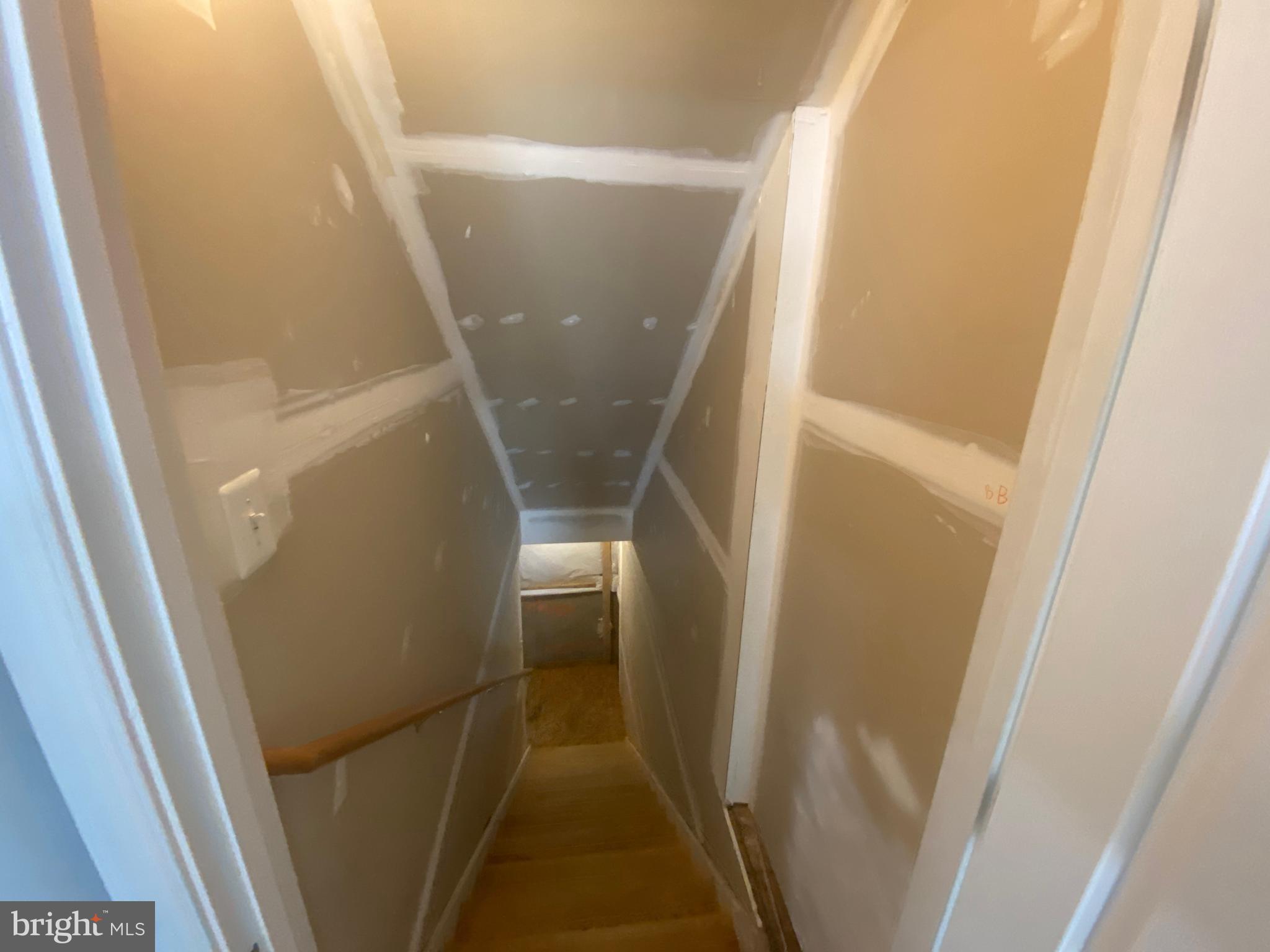 THE FALLS AT LEE'S PARKE - Residential Lease