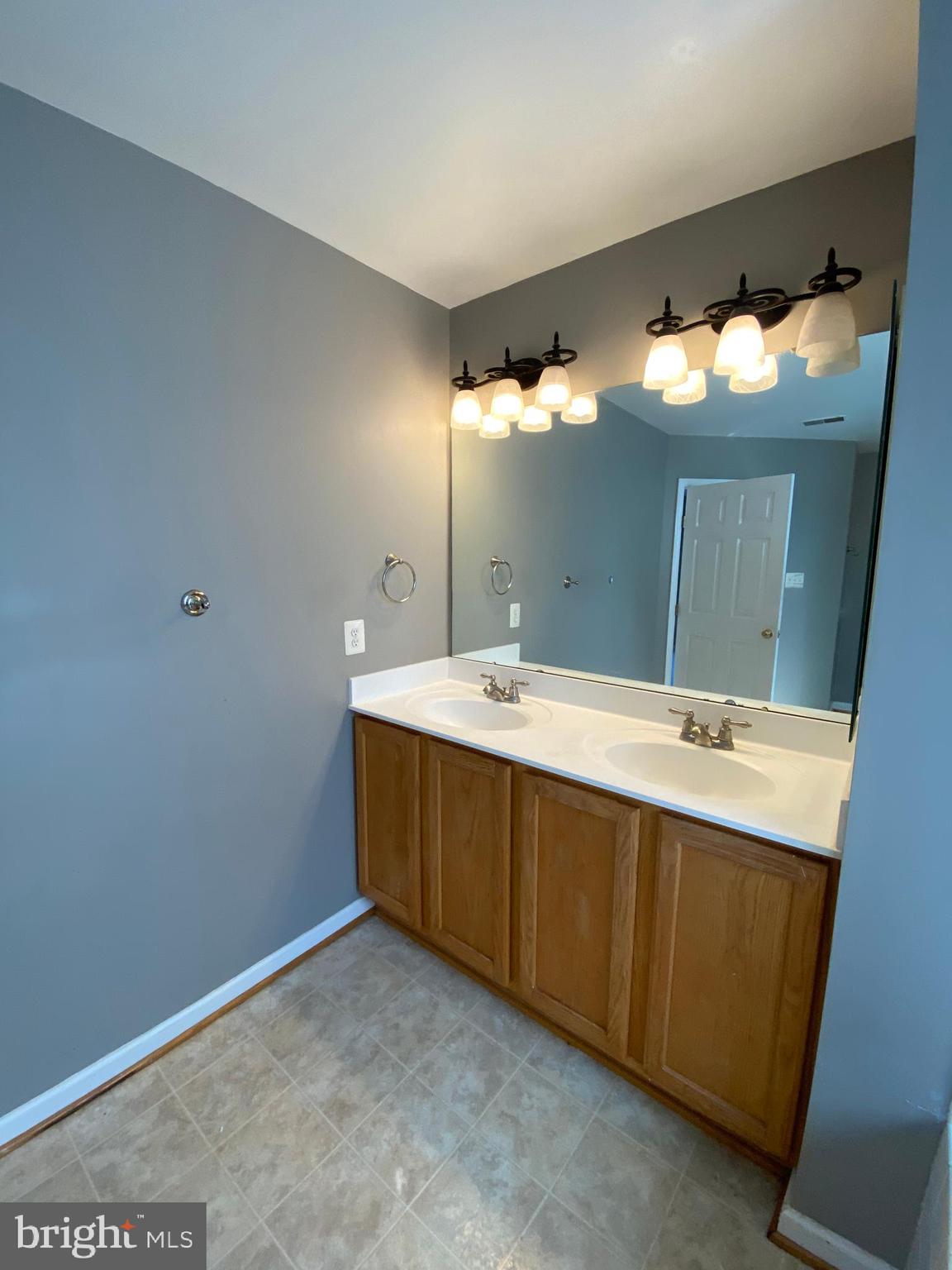 THE FALLS AT LEE'S PARKE - Residential Lease