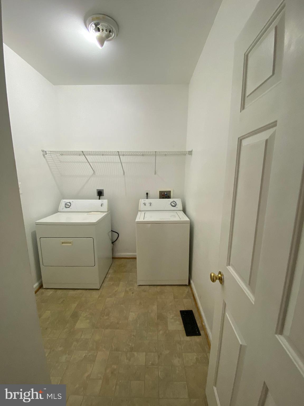 THE FALLS AT LEE'S PARKE - Residential Lease