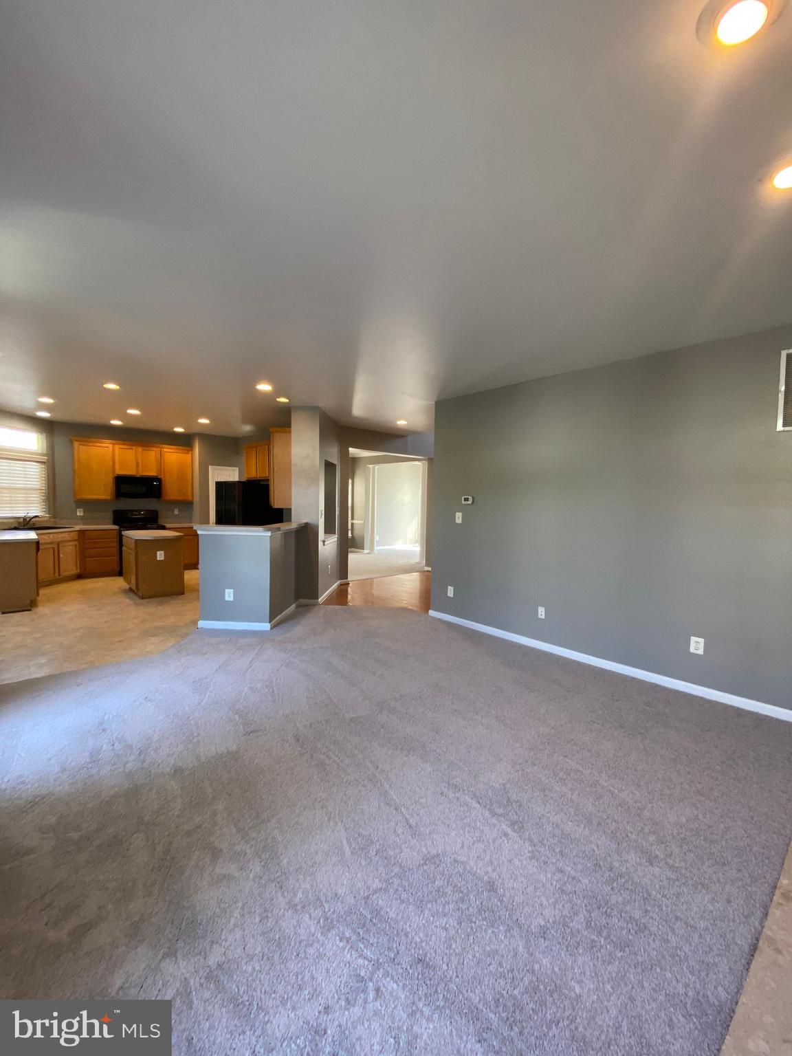 THE FALLS AT LEE'S PARKE - Residential Lease