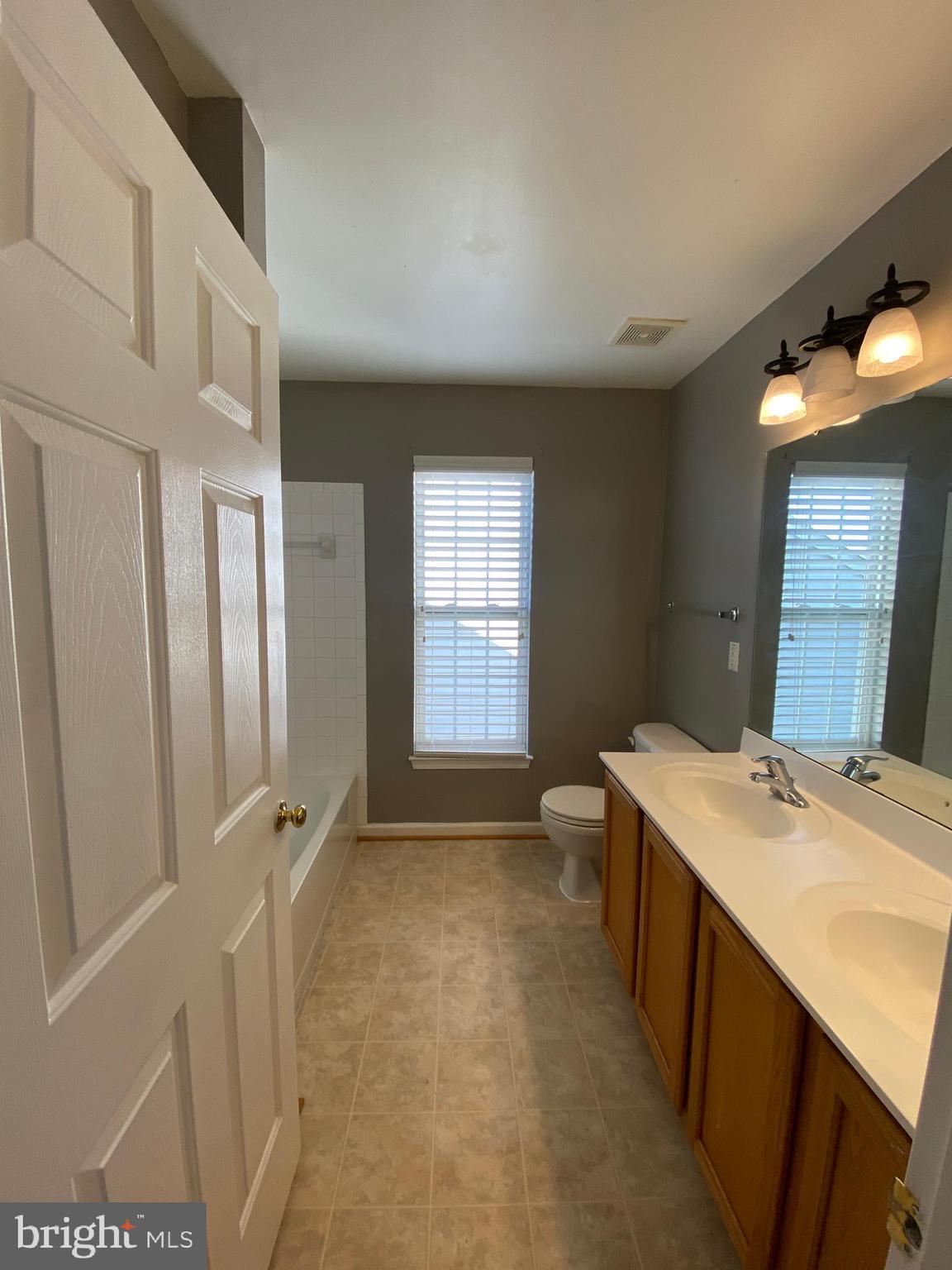 THE FALLS AT LEE'S PARKE - Residential Lease