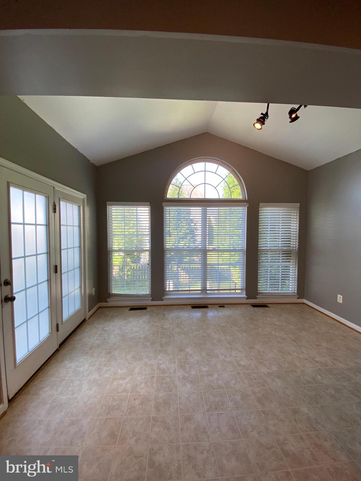 THE FALLS AT LEE'S PARKE - Residential Lease