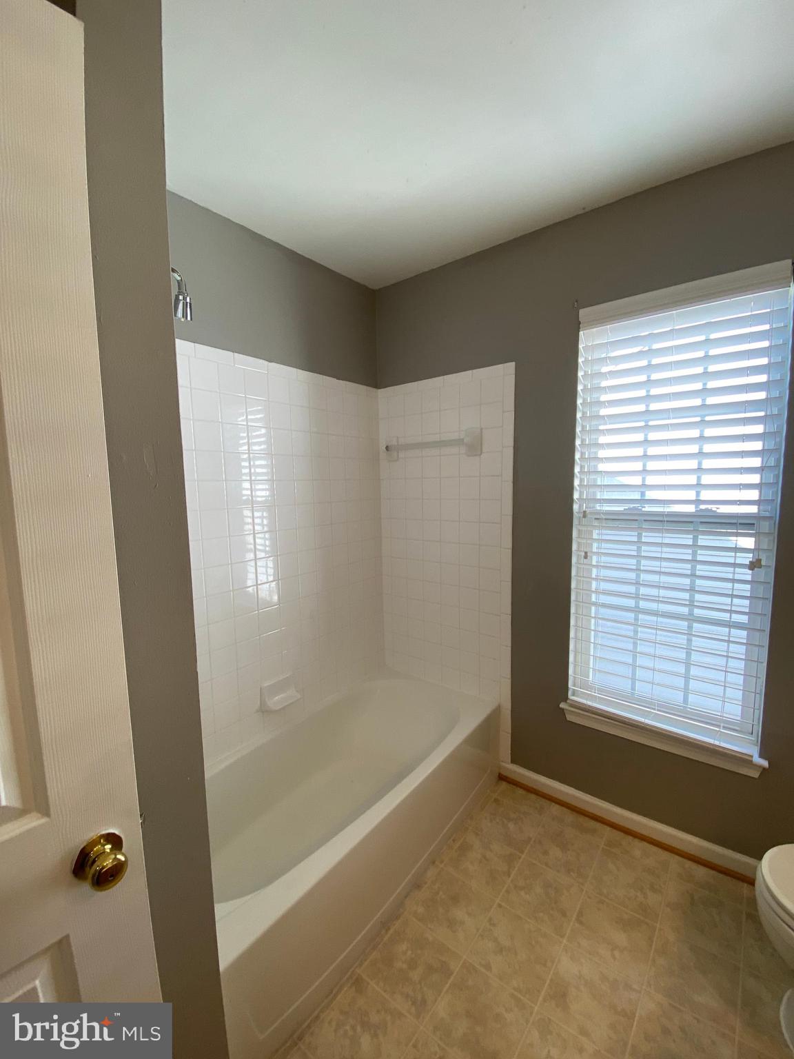 THE FALLS AT LEE'S PARKE - Residential Lease