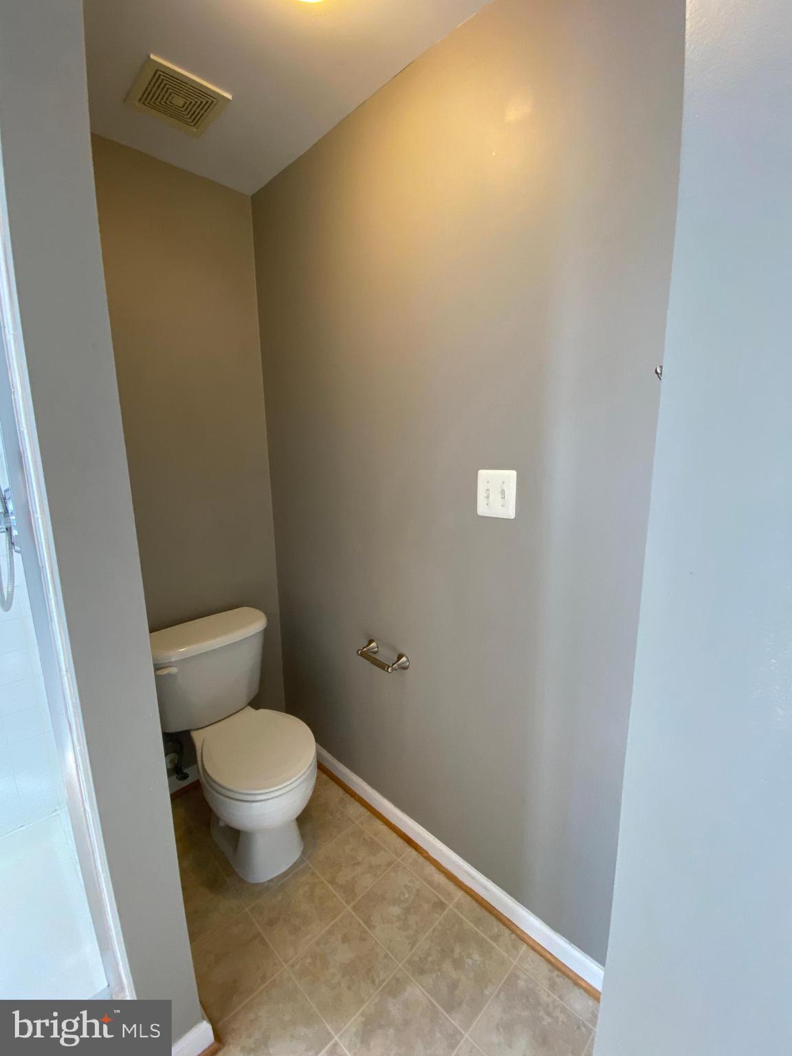 THE FALLS AT LEE'S PARKE - Residential Lease