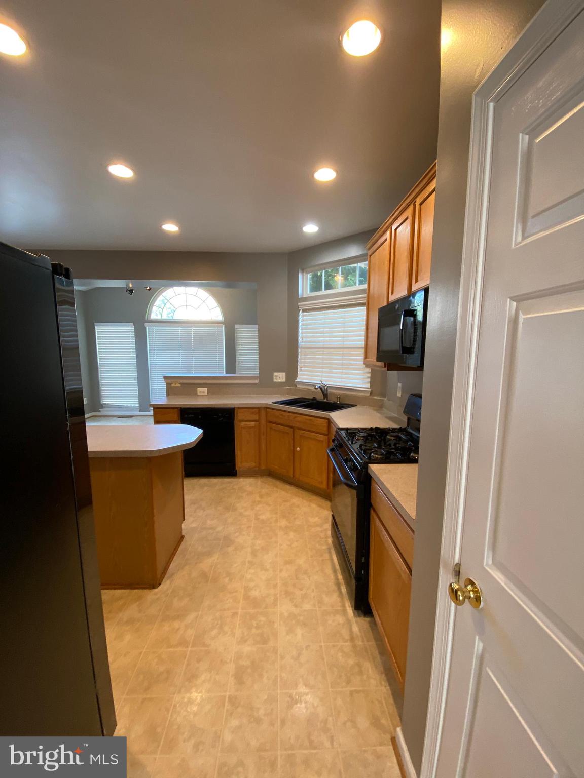 THE FALLS AT LEE'S PARKE - Residential Lease