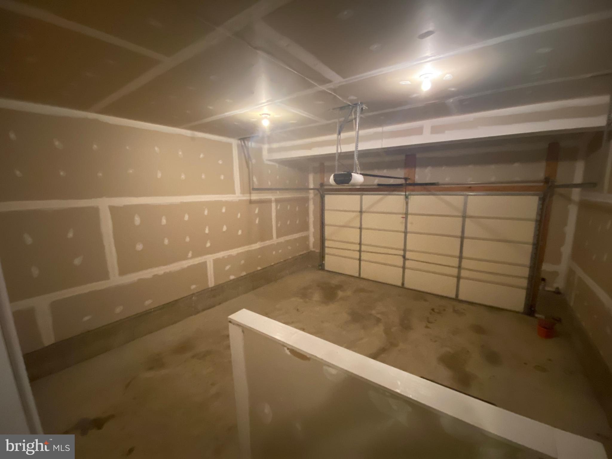 THE FALLS AT LEE'S PARKE - Residential Lease