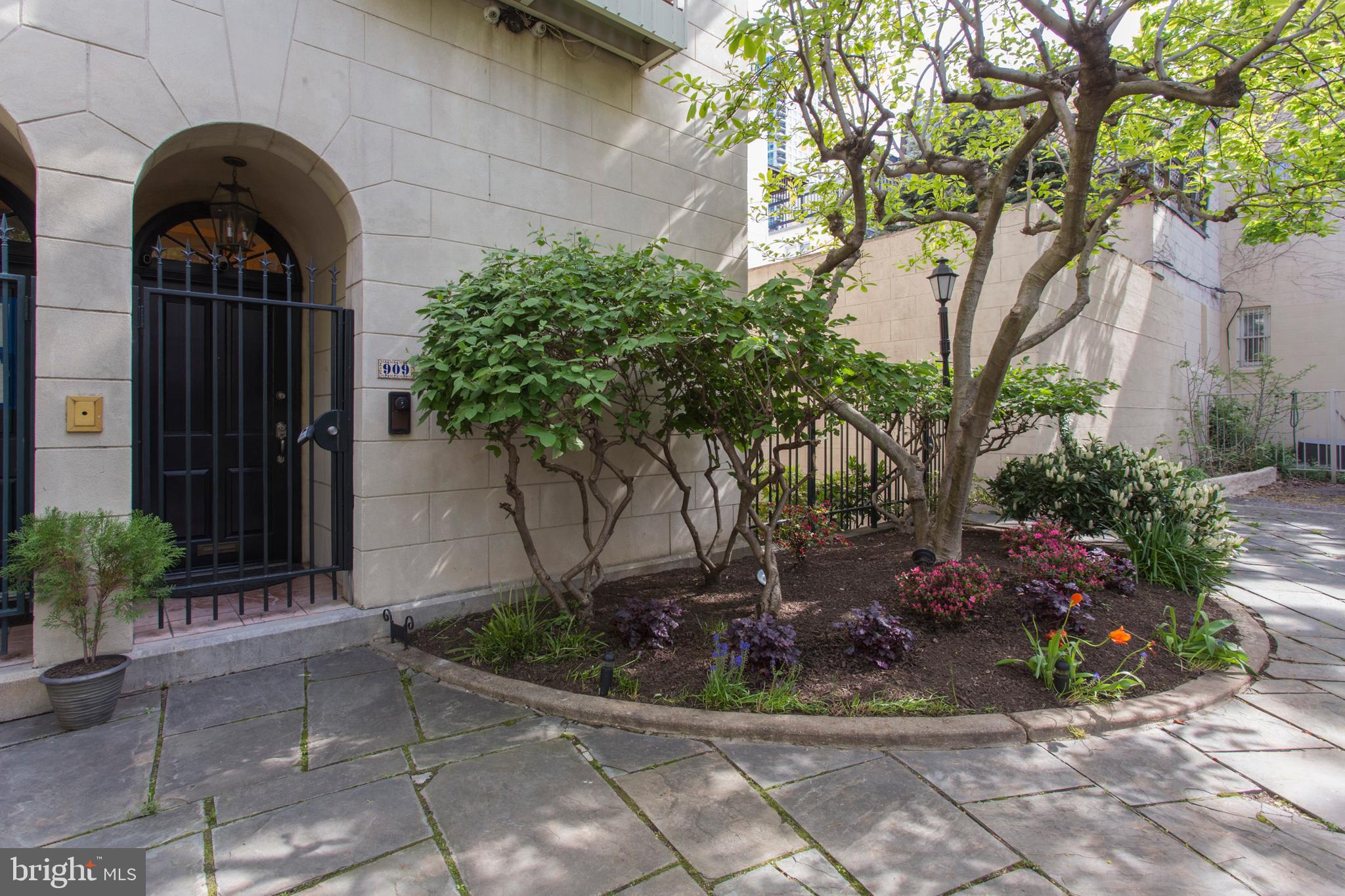 WASHINGTON SQ WEST - Residential