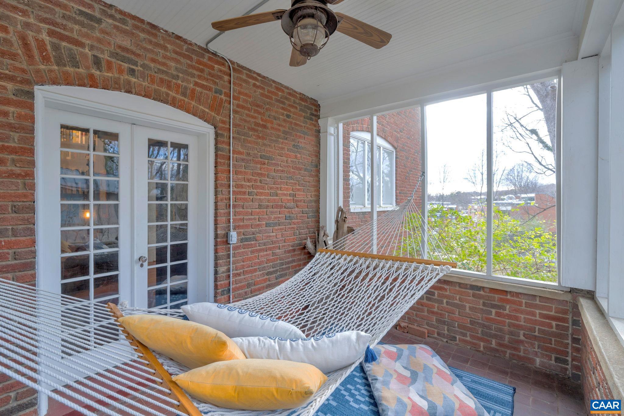 UNIVERSITY PLACE - Residential