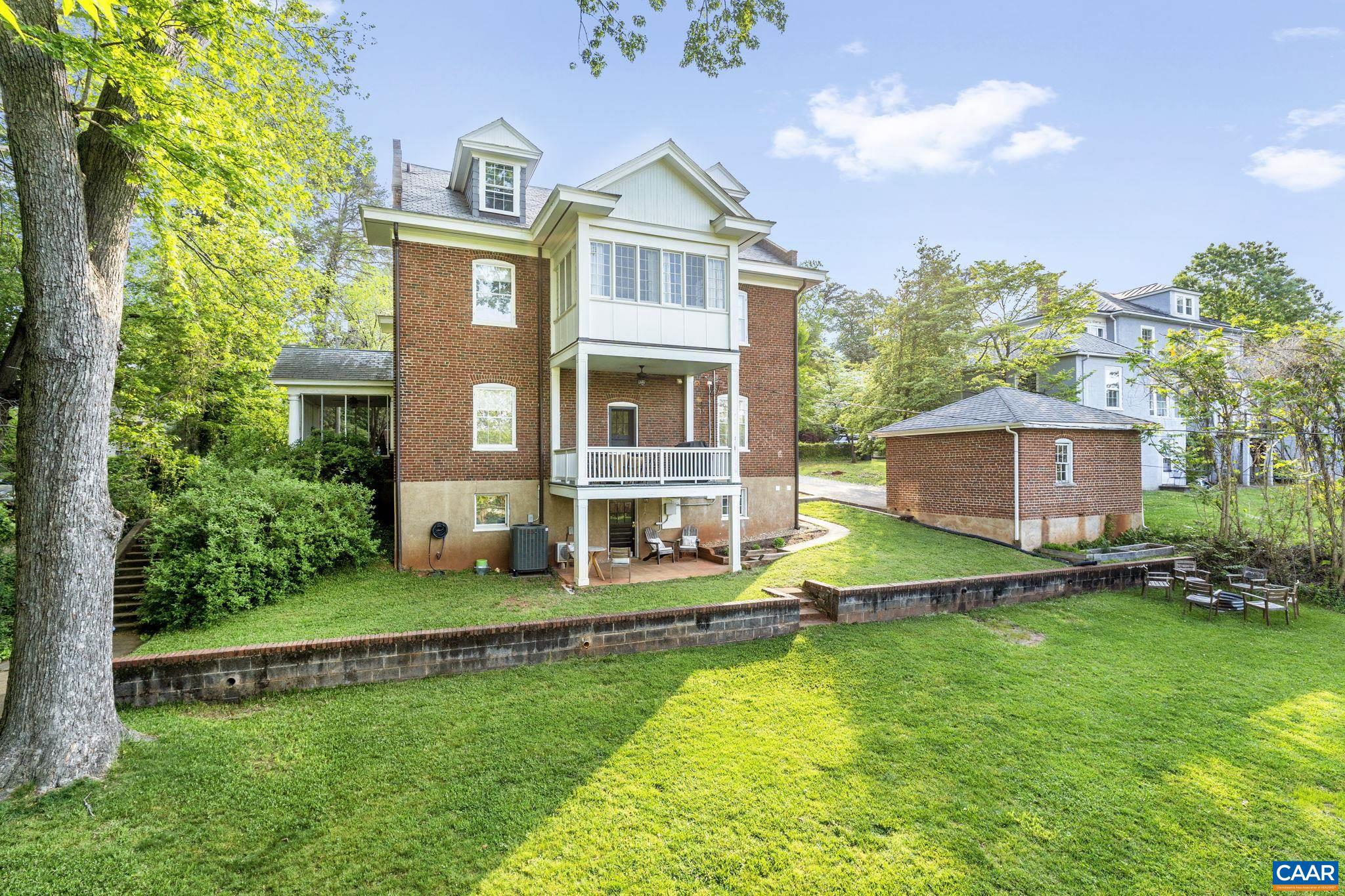 UNIVERSITY PLACE - Residential