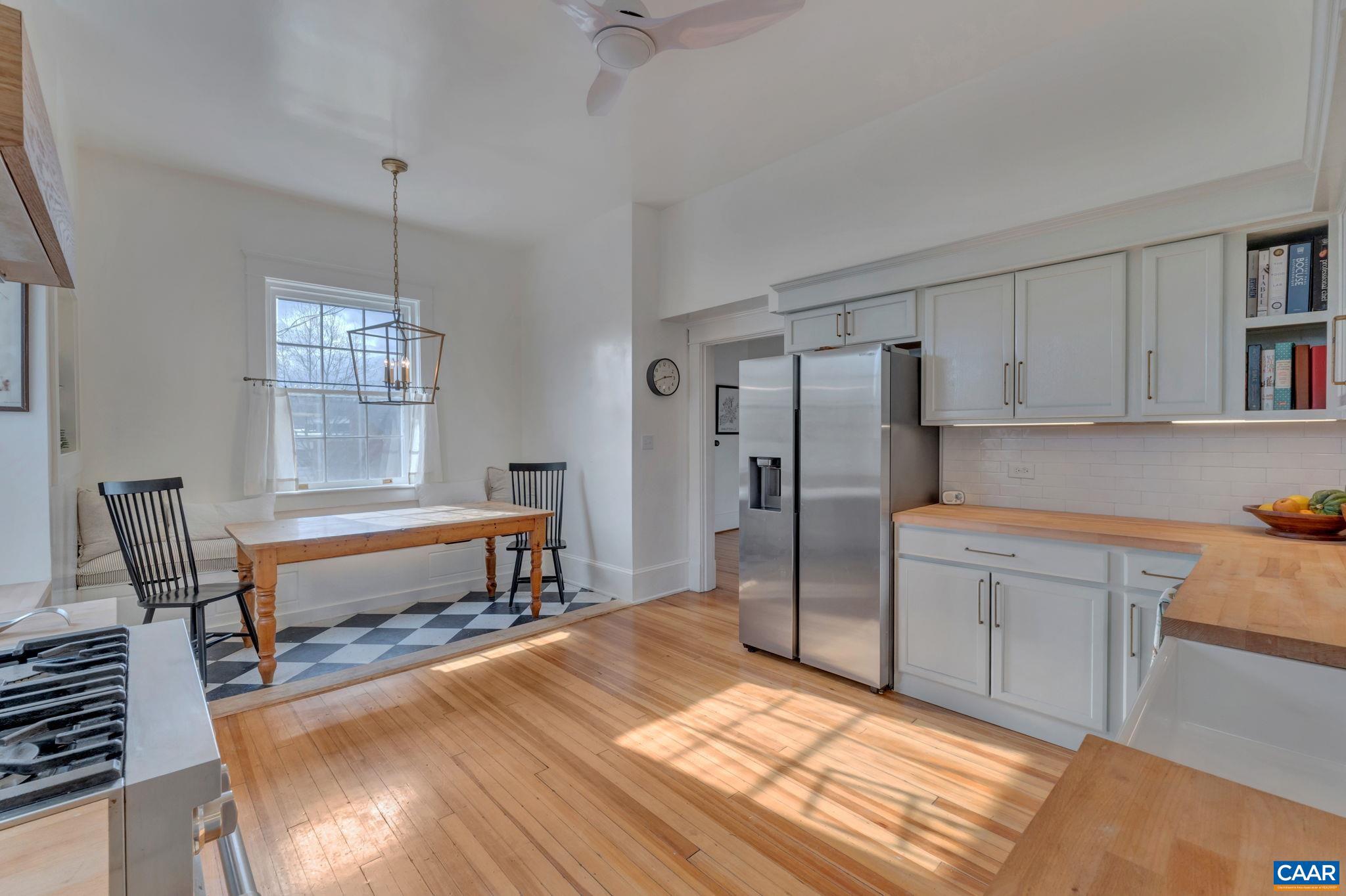 UNIVERSITY PLACE - Residential