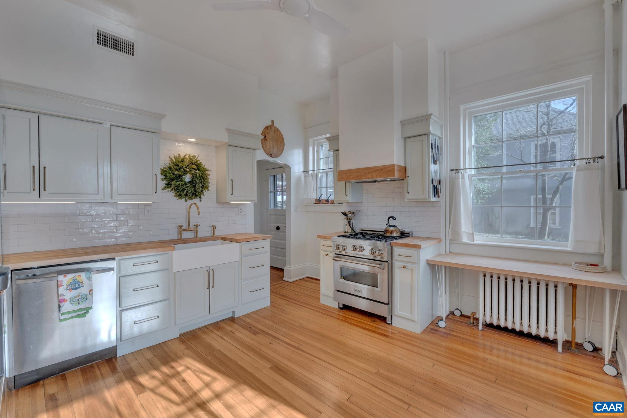 UNIVERSITY PLACE - Residential