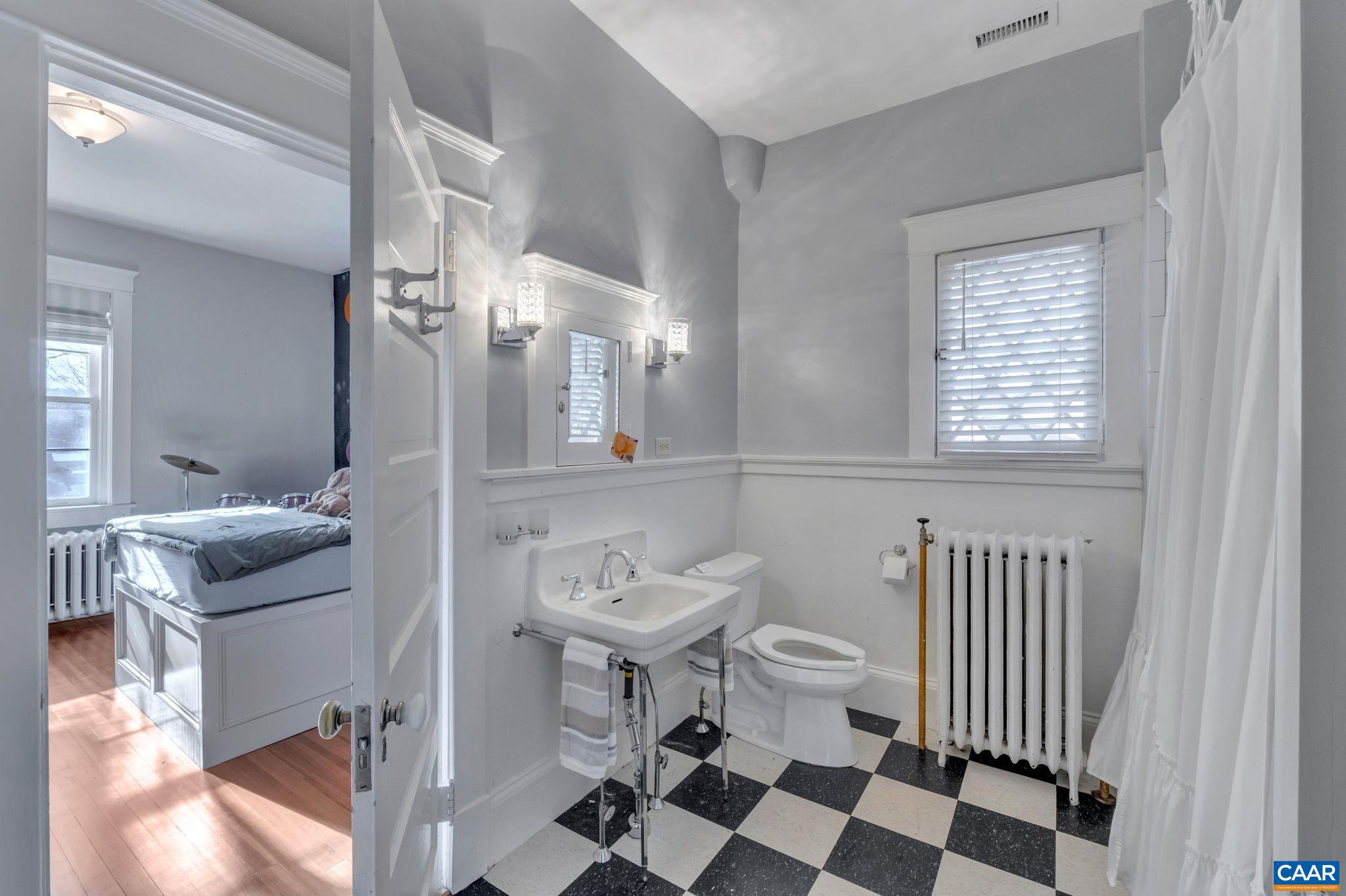 UNIVERSITY PLACE - Residential