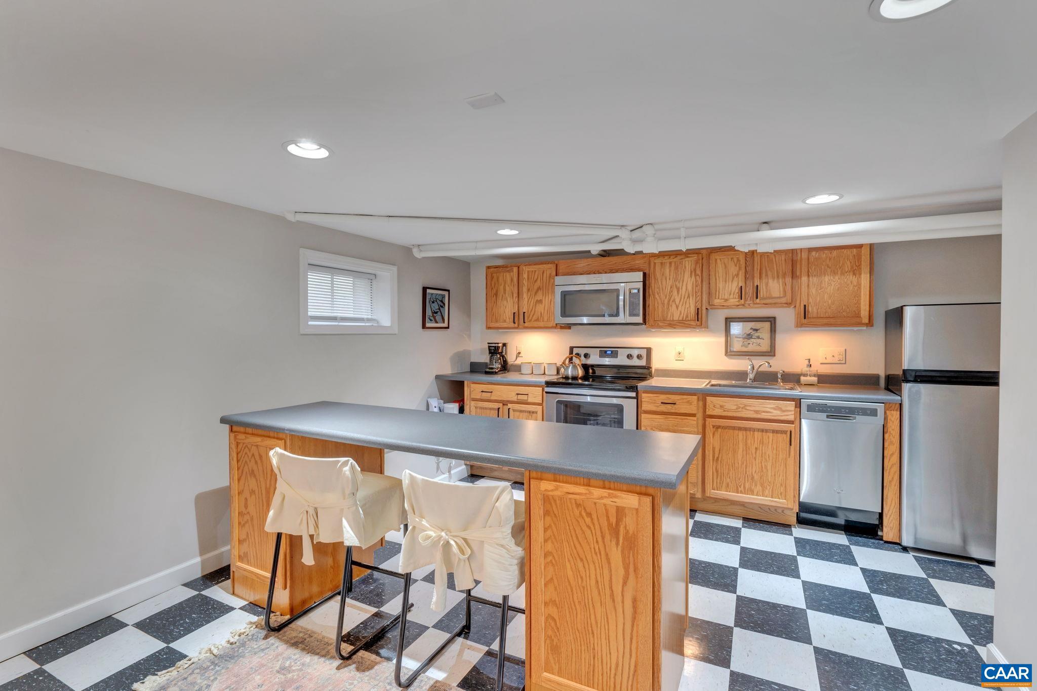 UNIVERSITY PLACE - Residential