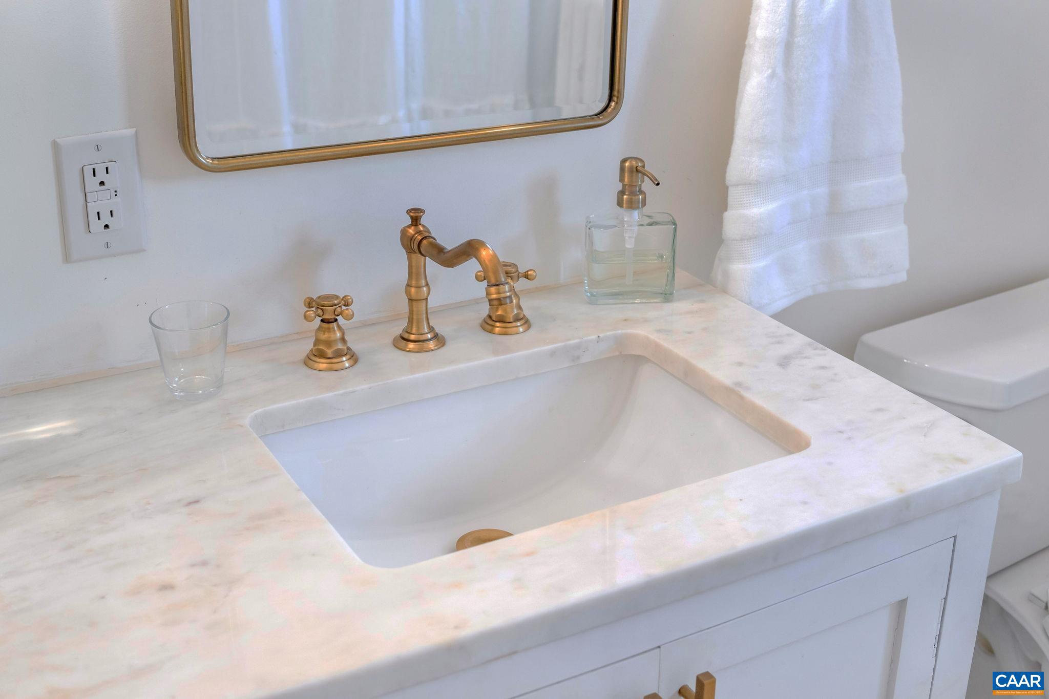 UNIVERSITY PLACE - Residential