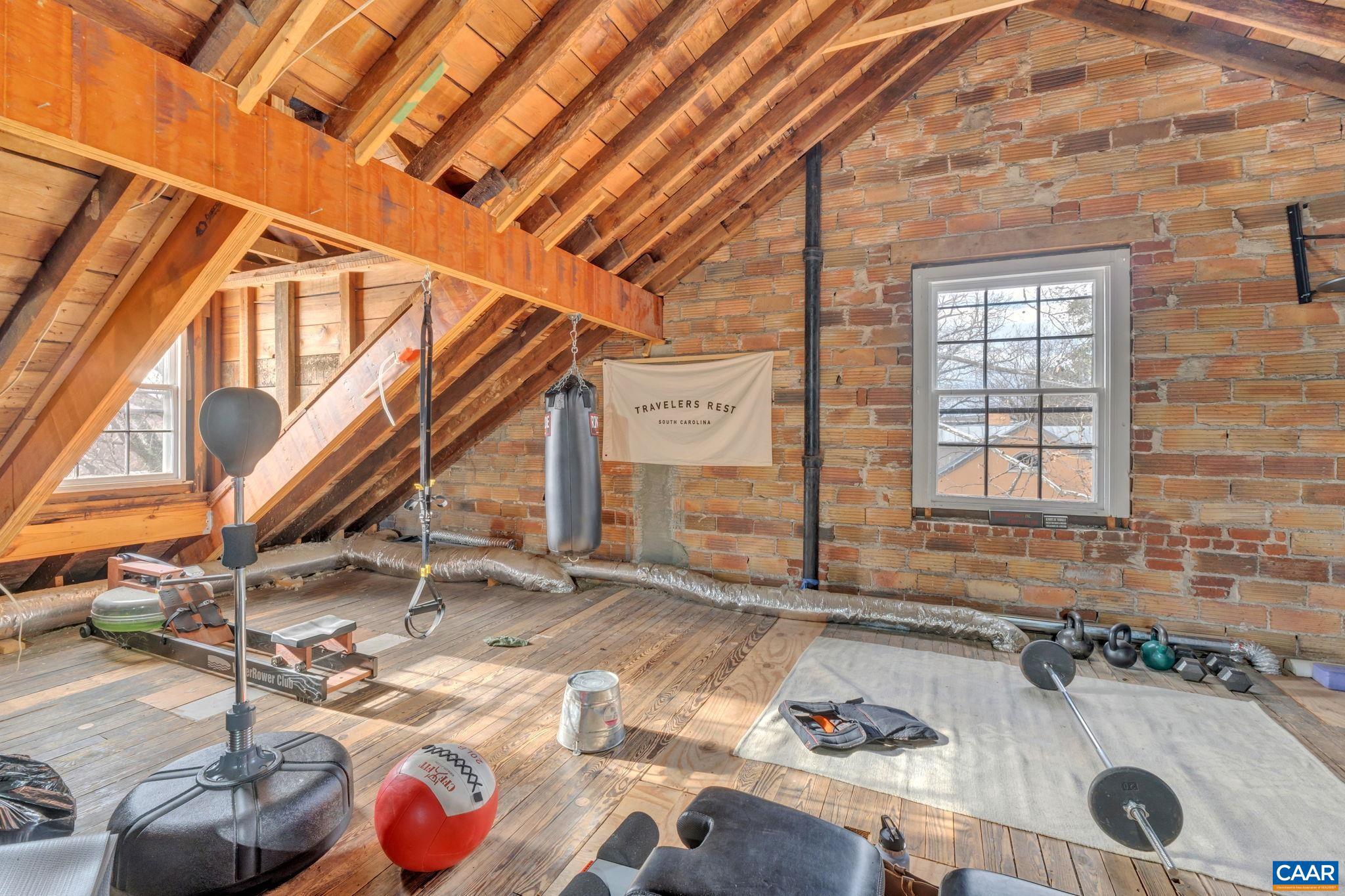 UNIVERSITY PLACE - Residential