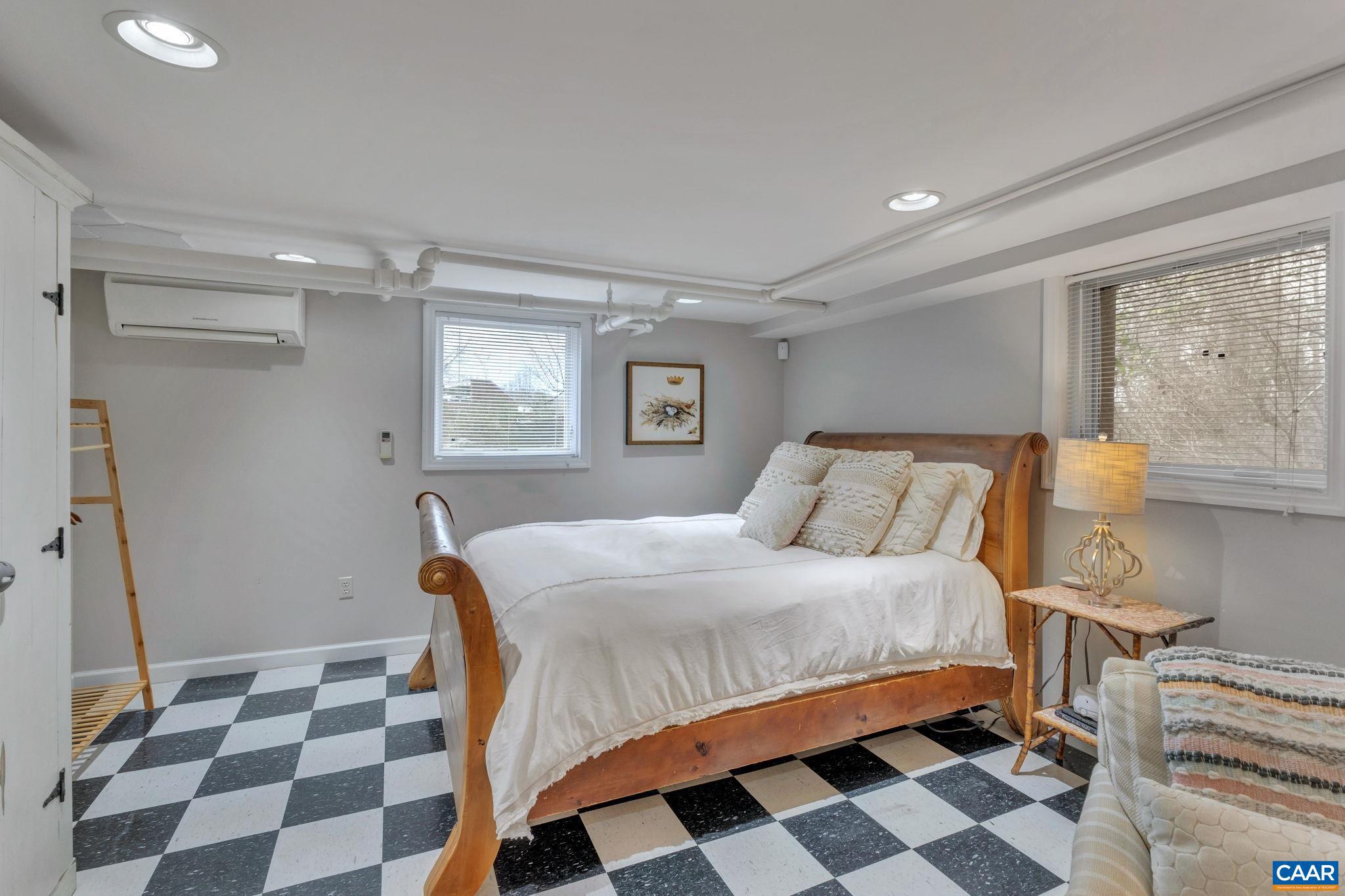 UNIVERSITY PLACE - Residential