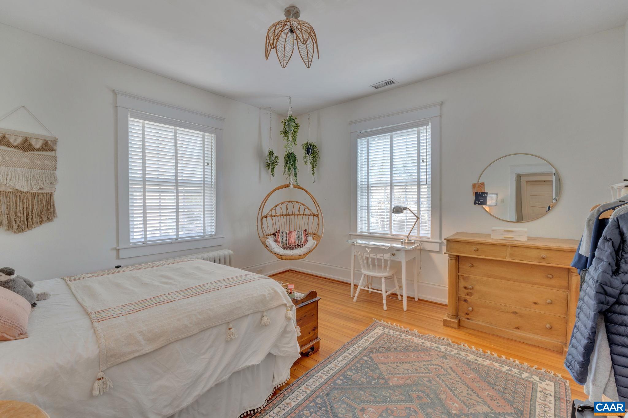 UNIVERSITY PLACE - Residential