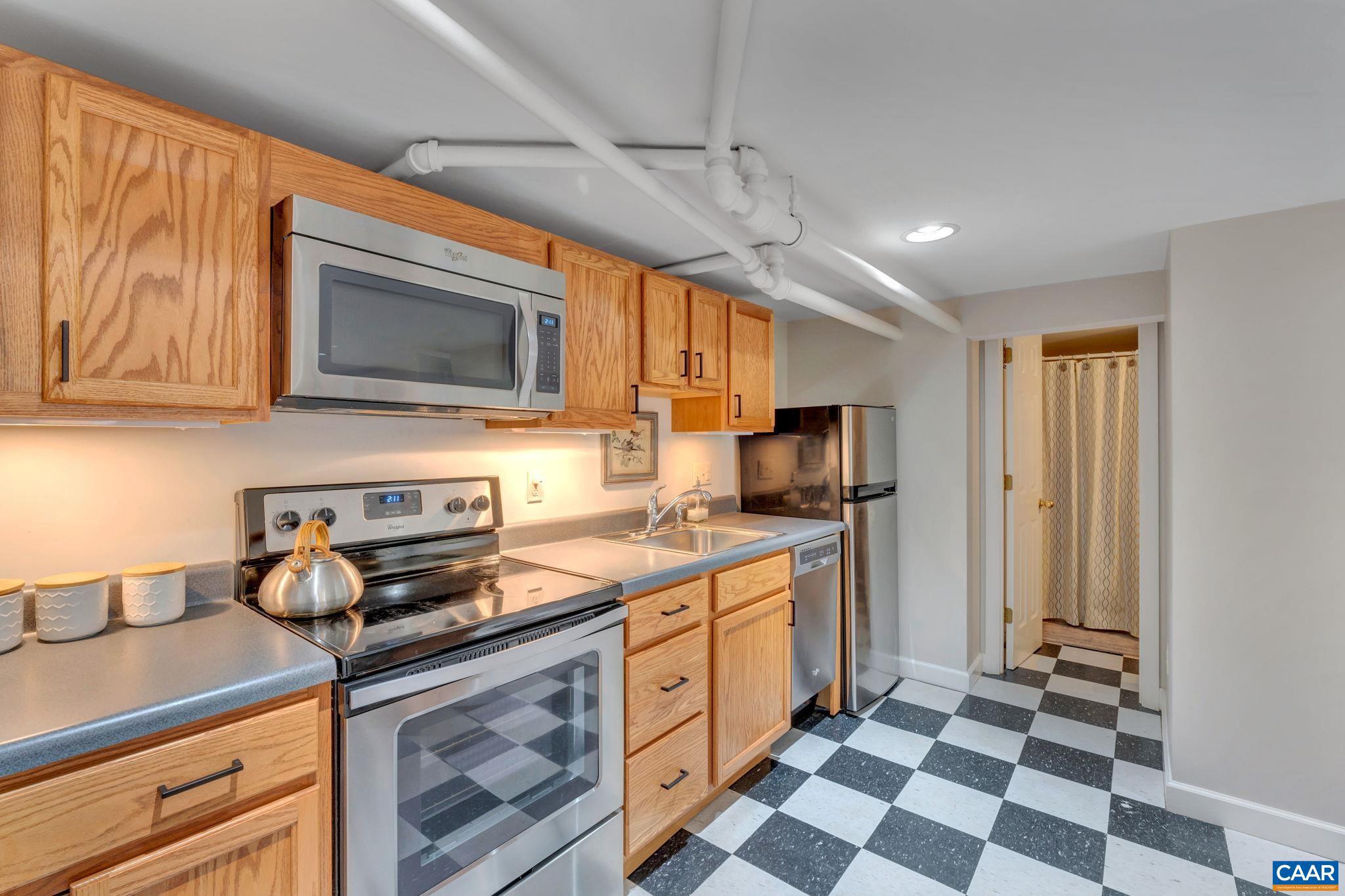 UNIVERSITY PLACE - Residential