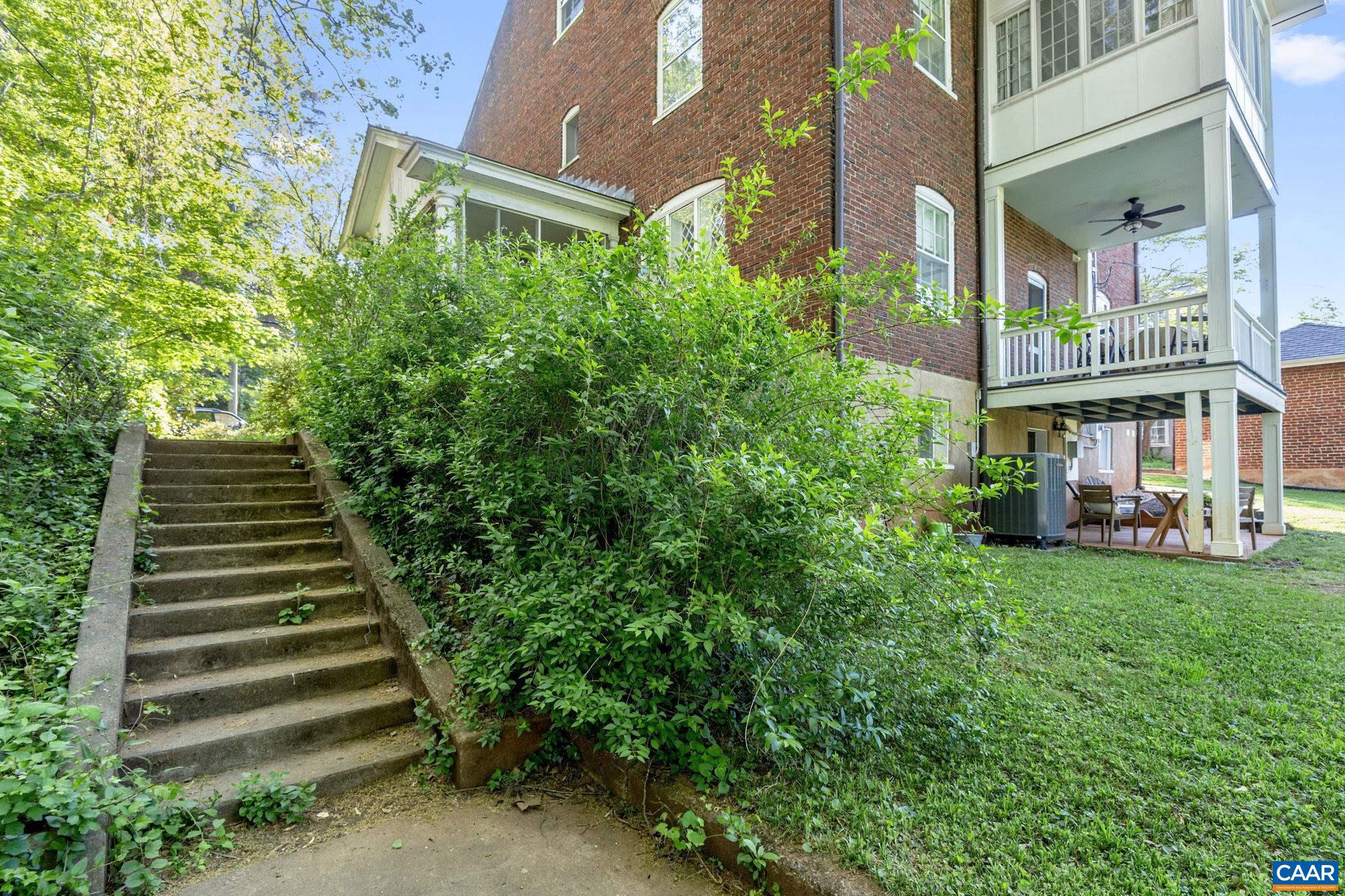 UNIVERSITY PLACE - Residential