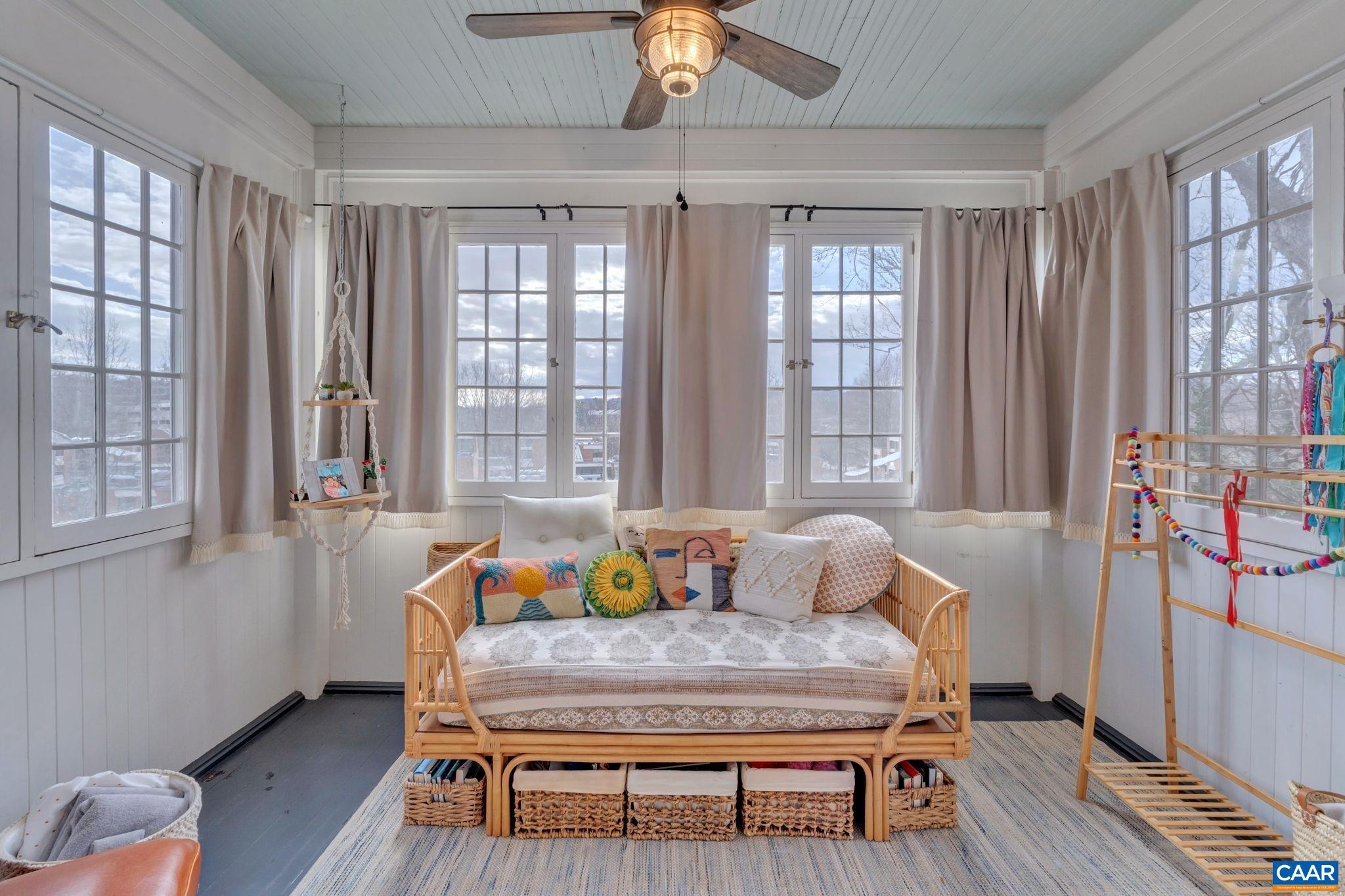 UNIVERSITY PLACE - Residential