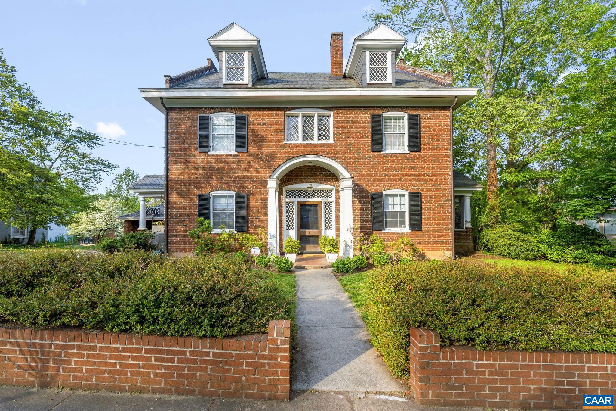 UNIVERSITY PLACE - Residential