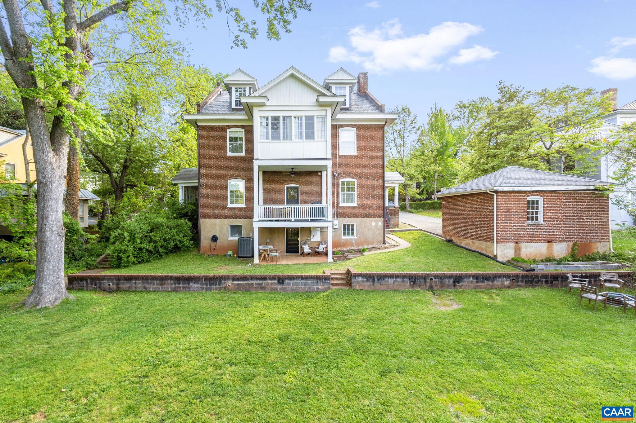 UNIVERSITY PLACE - Residential