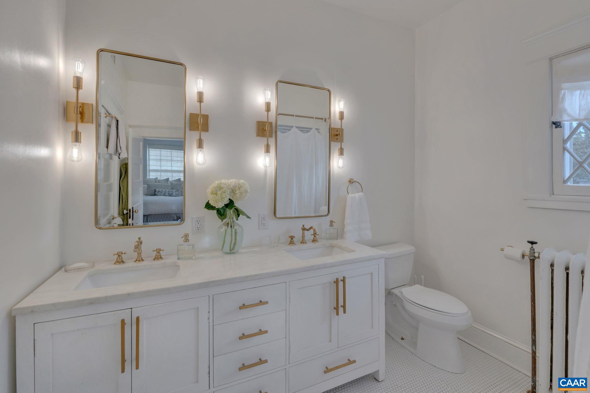 UNIVERSITY PLACE - Residential