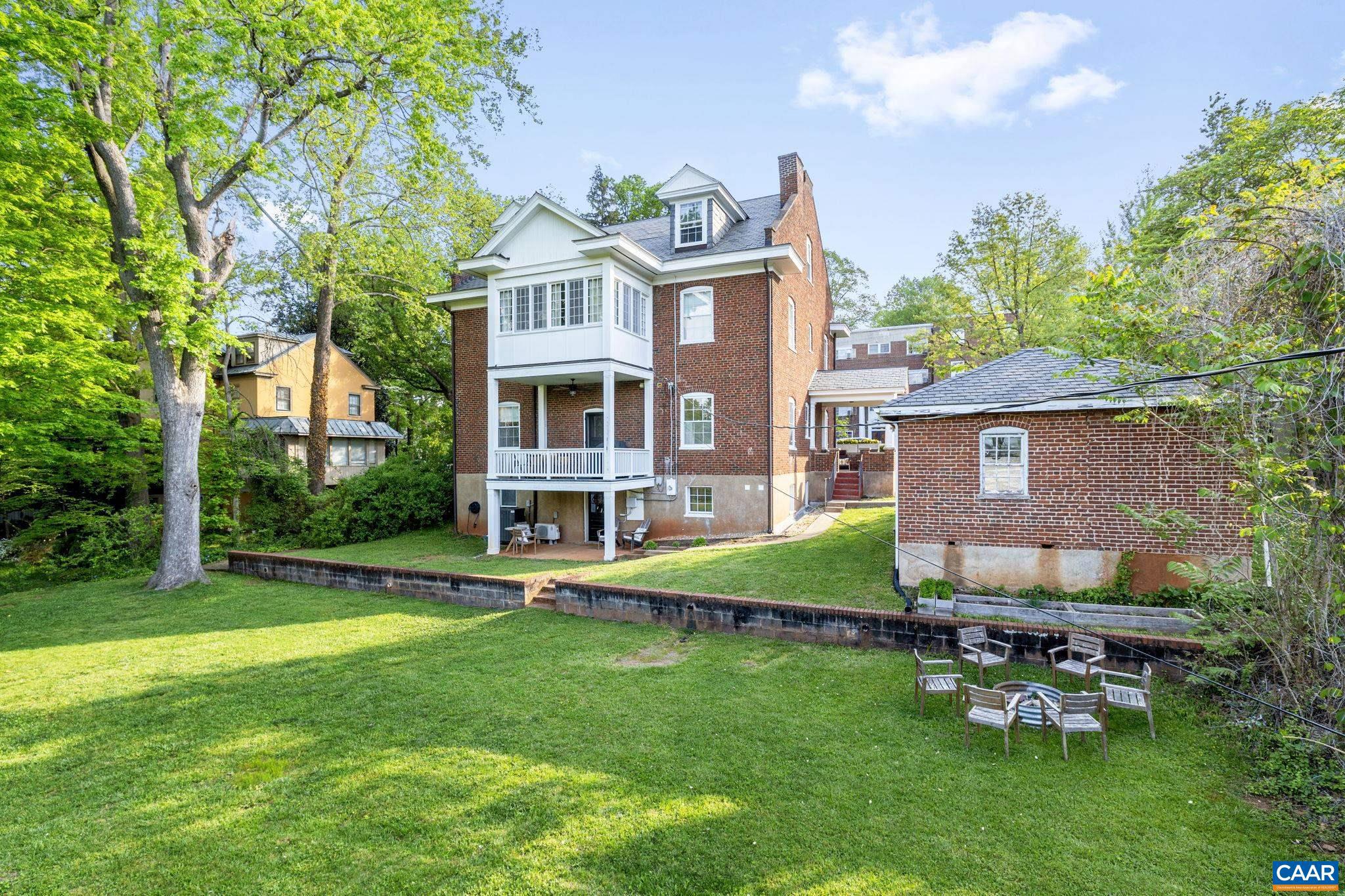 UNIVERSITY PLACE - Residential